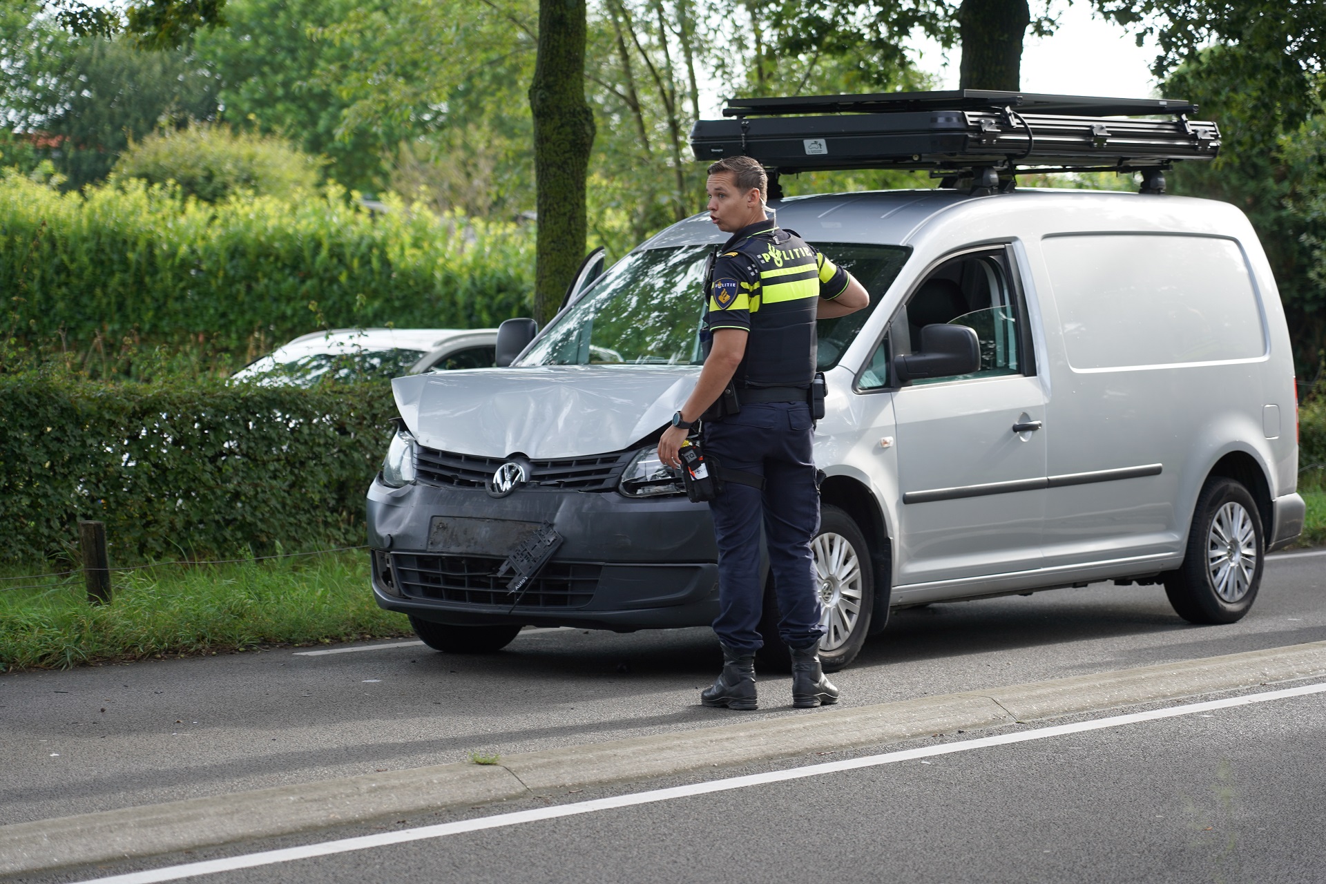 Lange file door kop-staart botsing, niemand gewond