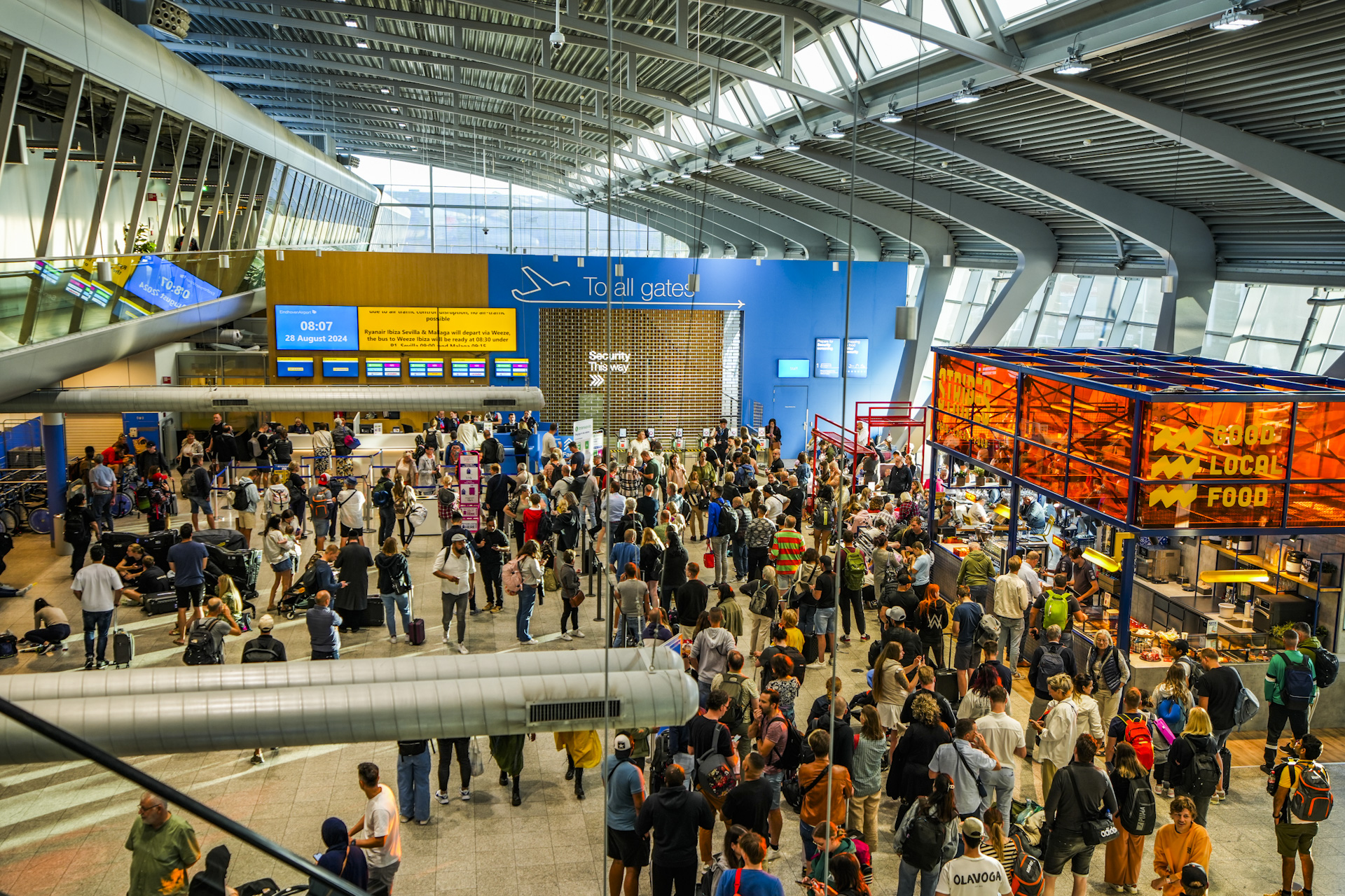 Foto-update: Grote storing op Eindhoven Airport, geen vliegverkeer mogelijk