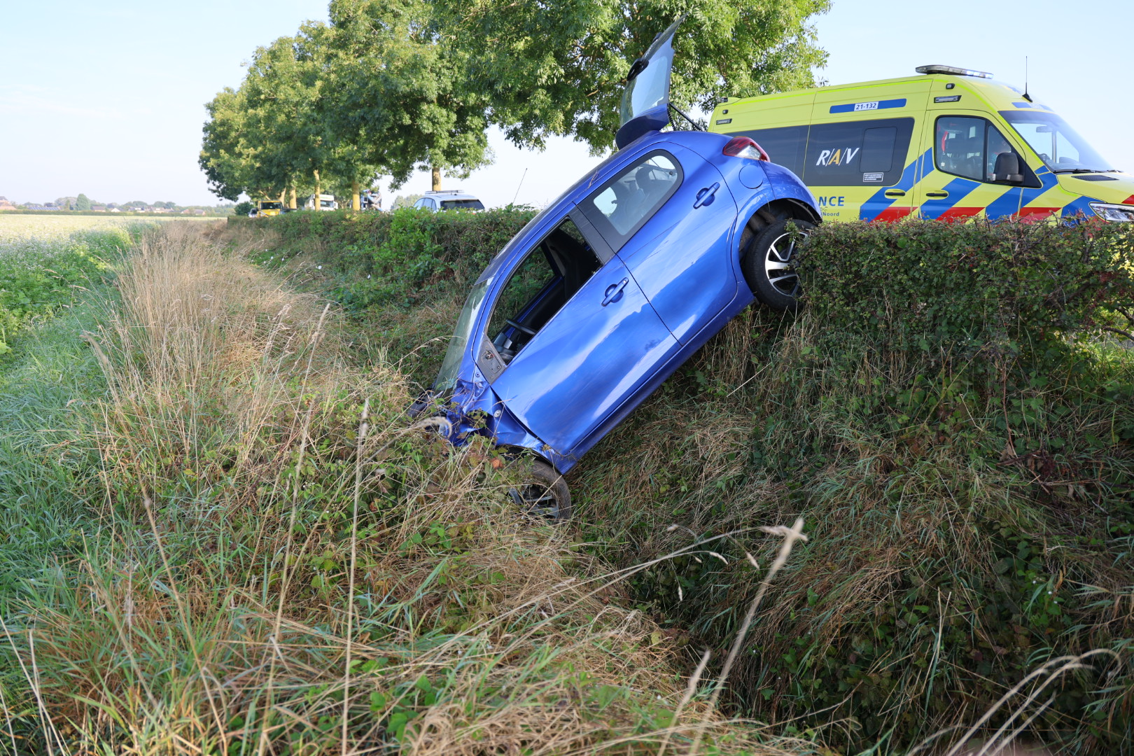 Automobilist wordt onwel en belandt in sloot