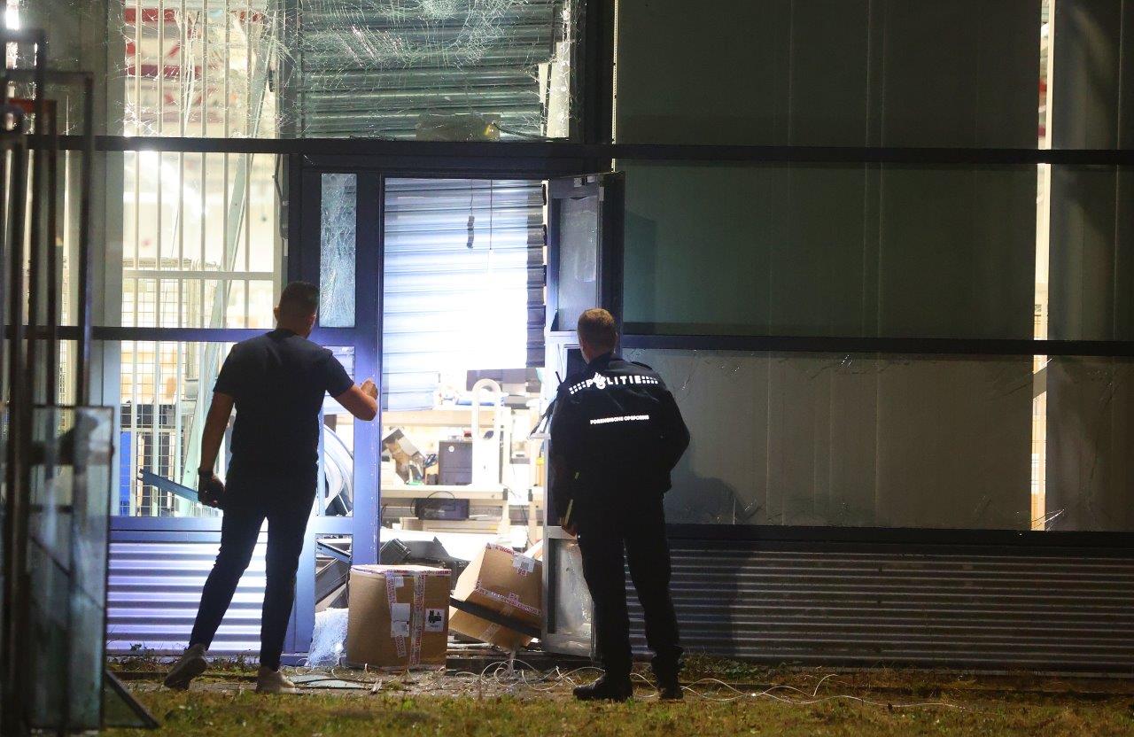 Bedrijf doelwit van plofkraak, kostbare spullen buitgemaakt