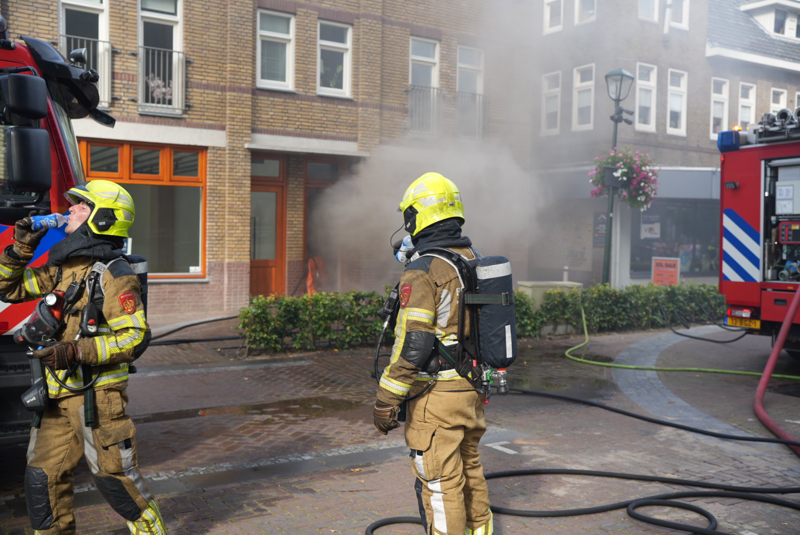 Wasdroger vliegt in brand in woning boven winkel