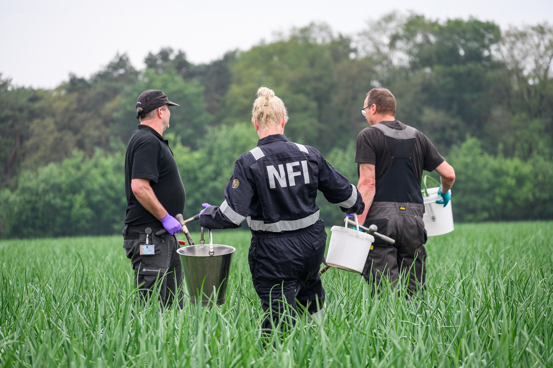 Drugsafval uitgereden over landbouwakkers, drie verdachten verhoord
