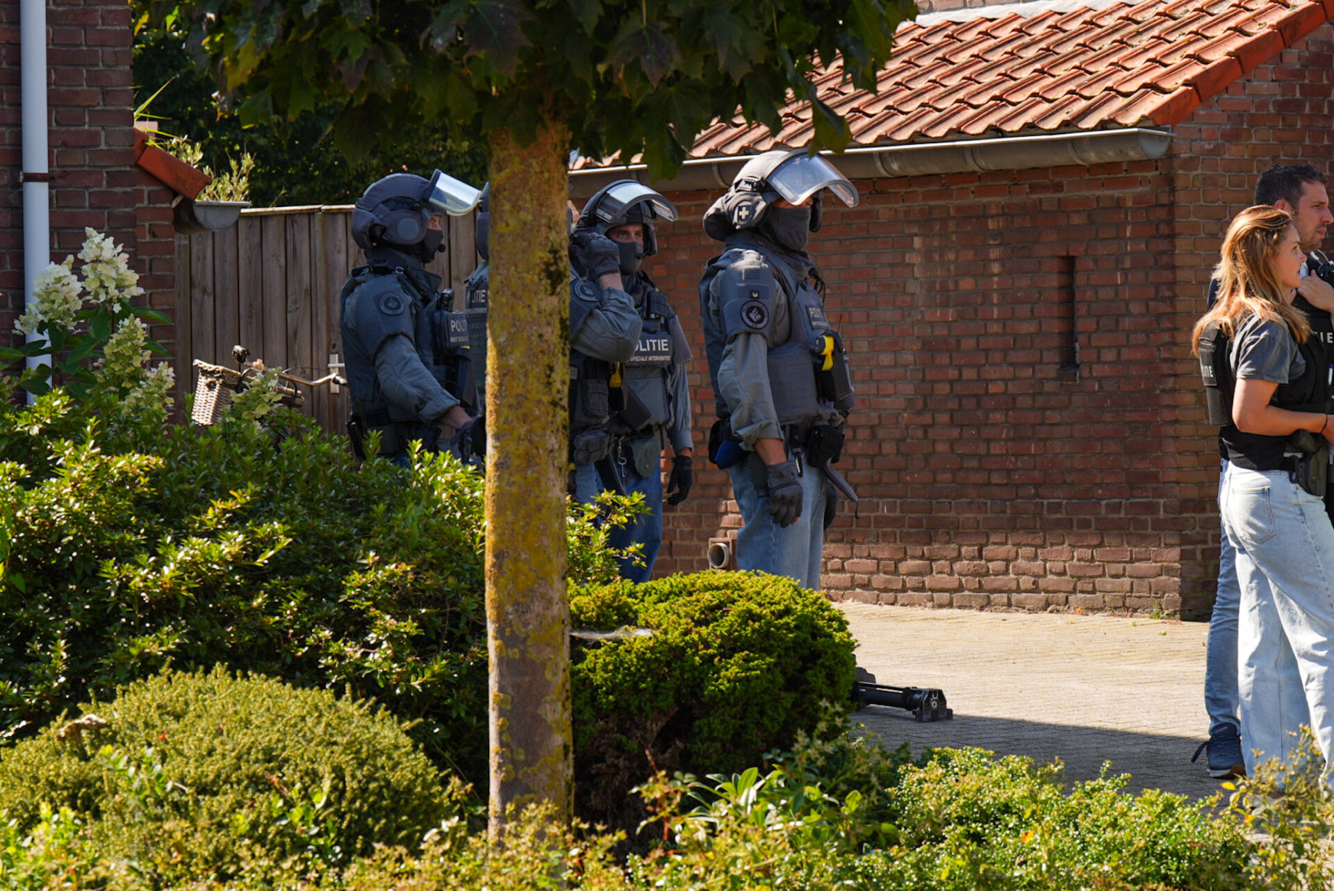 Arrestatieteam ingezet na melding van schietpartij, hond gewond