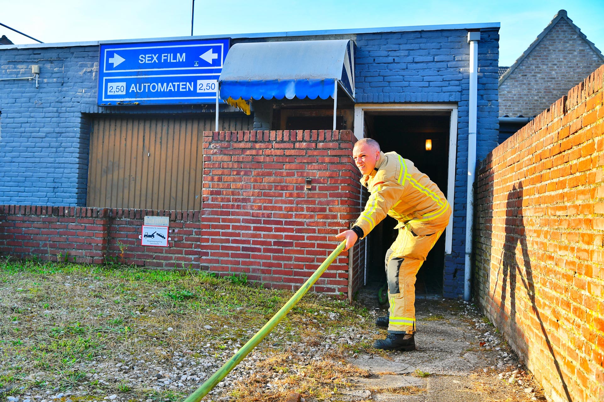 Brand in voormalige seksshop snel onder controle