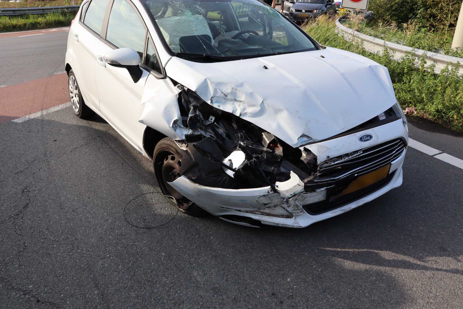 Botsing op brug bij A59