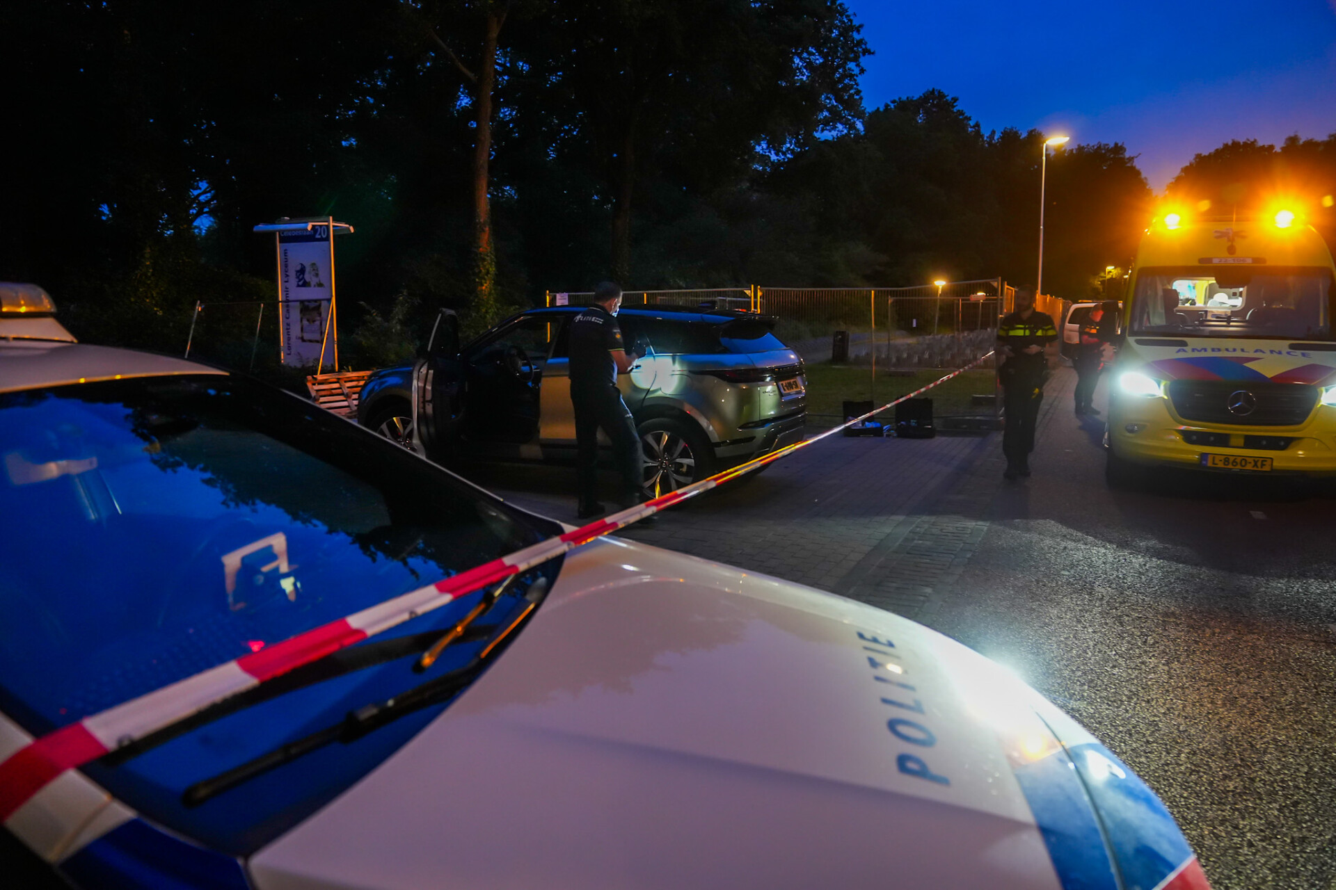 Man in auto overvallen door drie daders, zak over hoofd gedaan