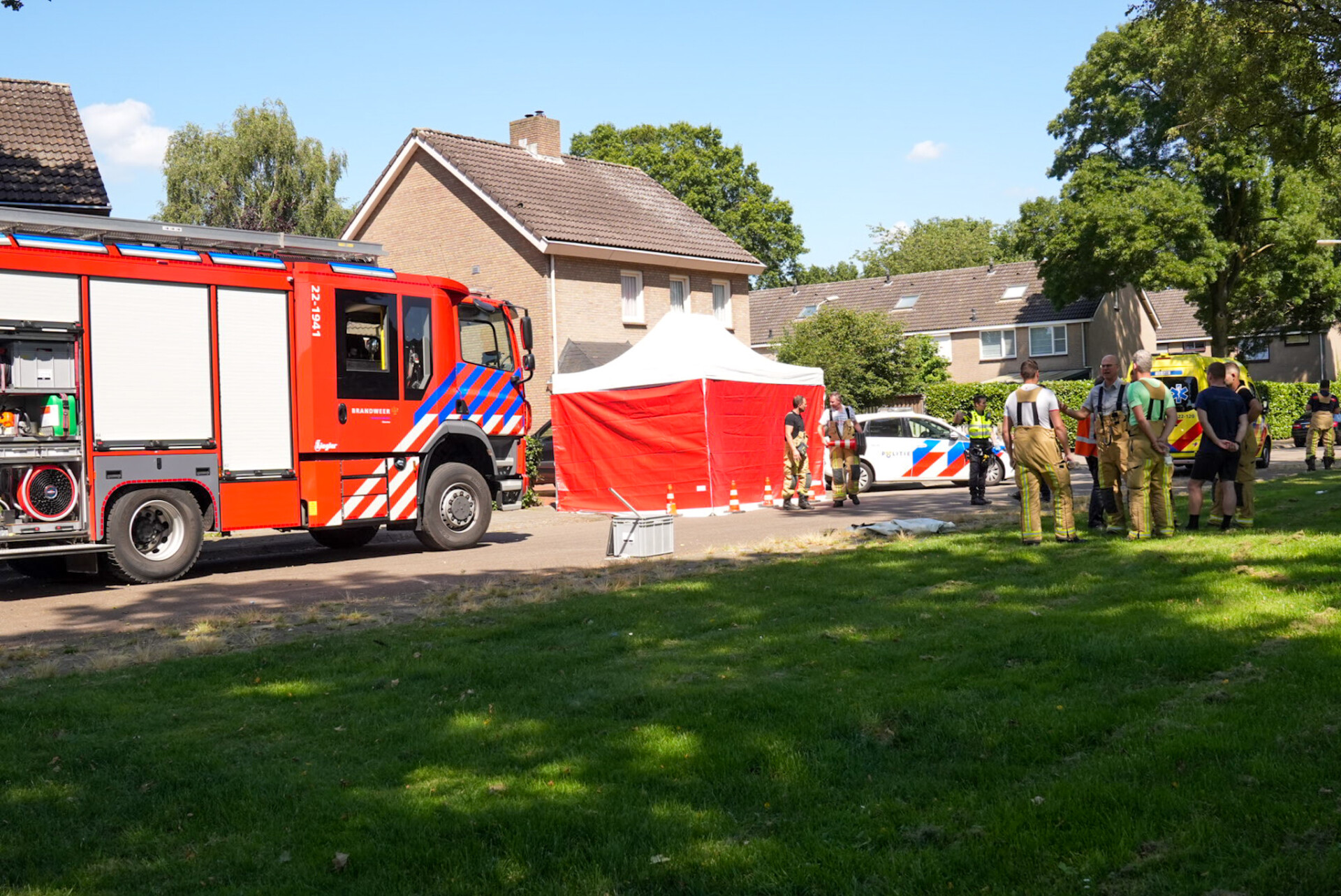 Vrouw overleden bij ongeval, slachtoffer gevonden onder auto