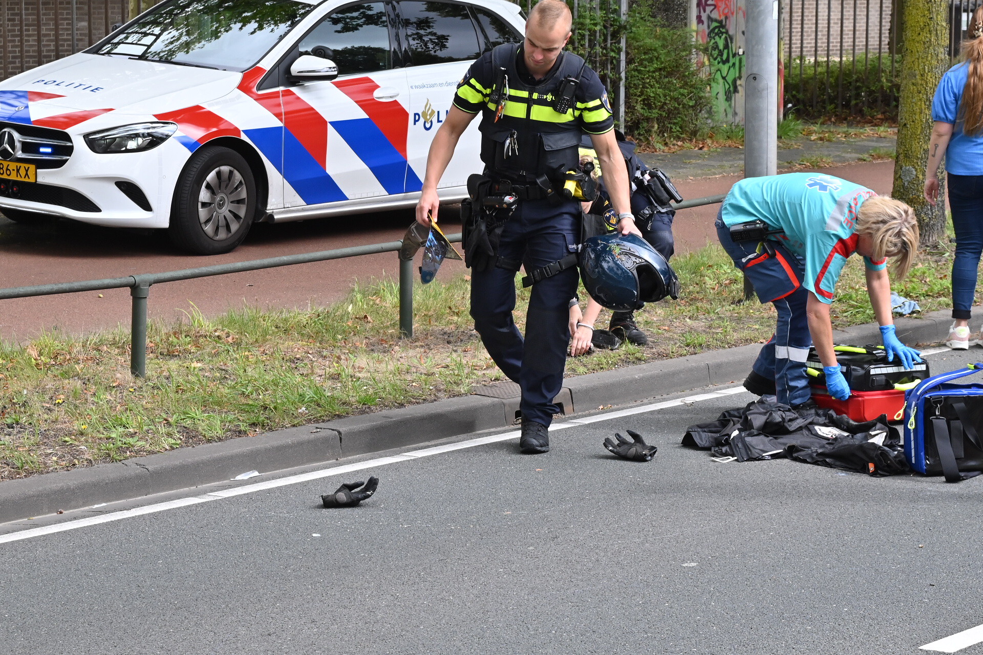 Motorrijder (23) ernstig gewond na mislukte straatrace: politie zoekt getuigen