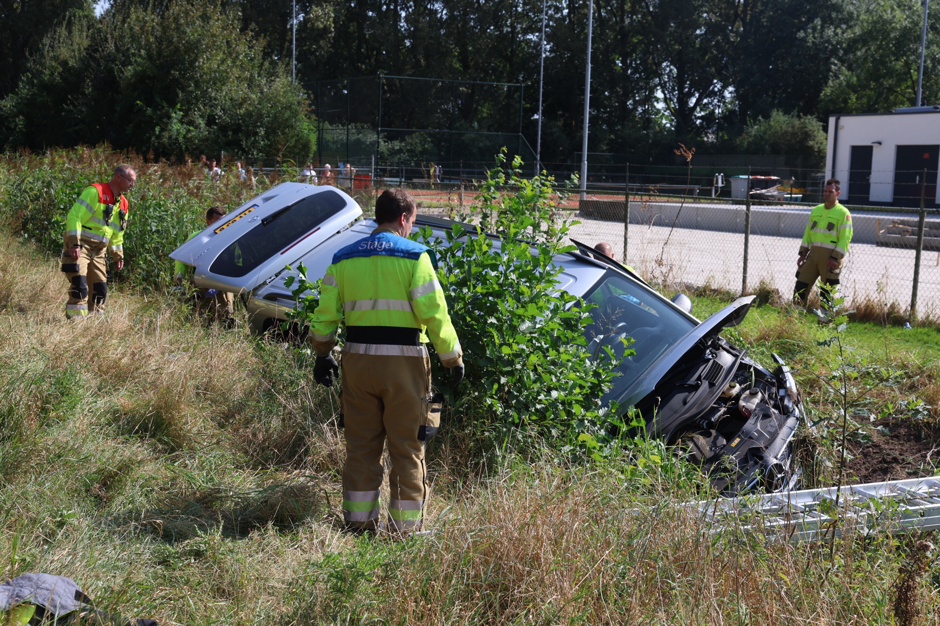 Gewonde bij ernstig ongeval, beide voertuigen belanden in de sloot