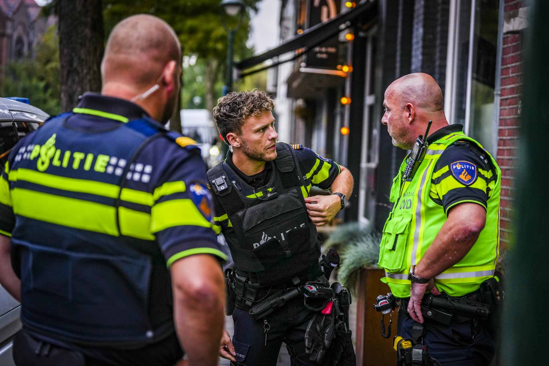 Overval op vol restaurant, agenten zoeken in centrum naar dader