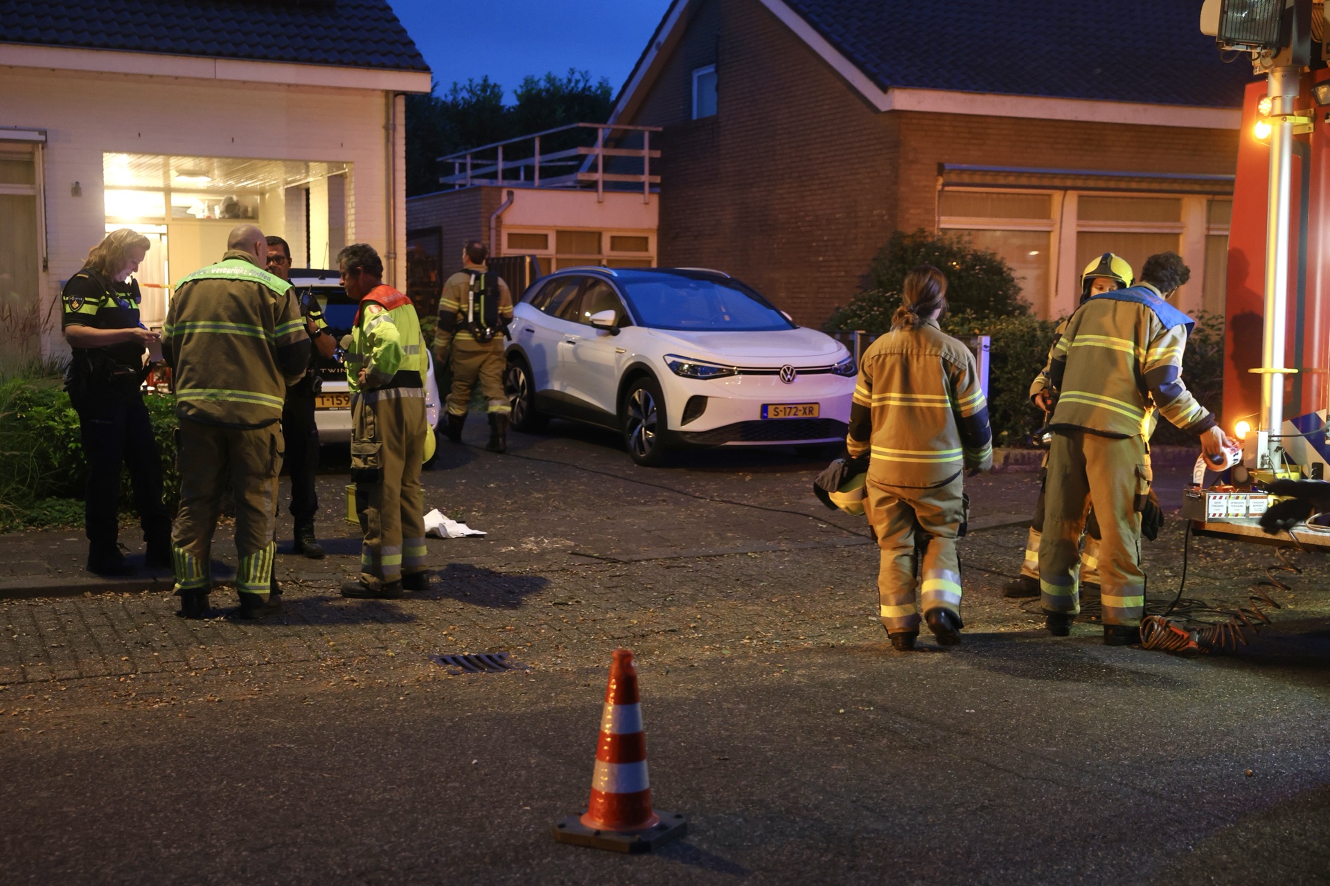 Accu van modelvliegtuig vliegt in brand tijdens opladen