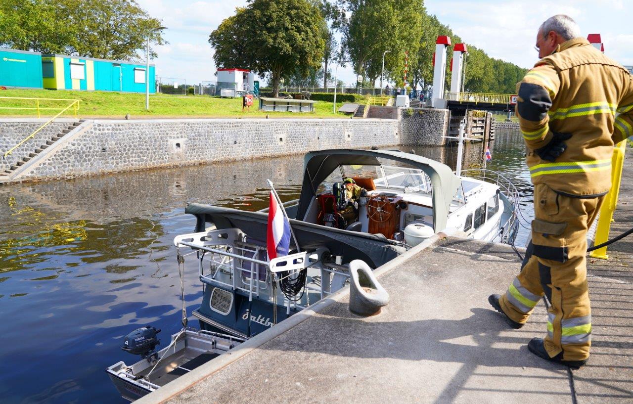 Brand op plezierjacht snel onder controle