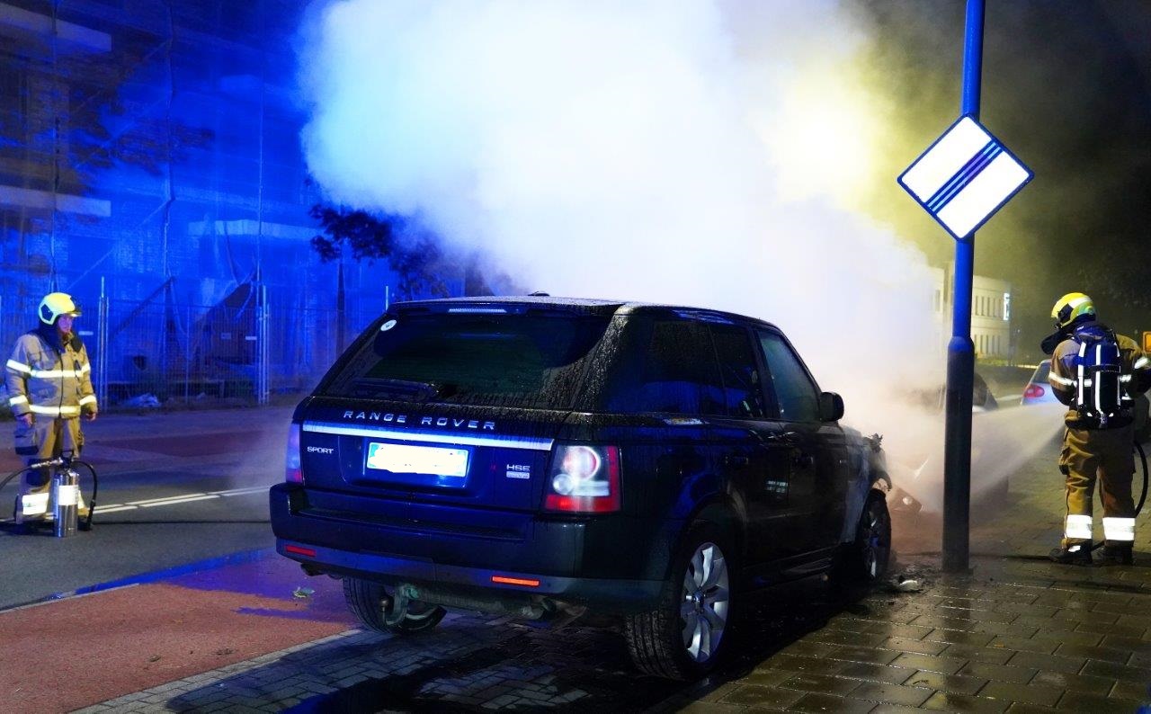 Range Rover door brand verwoest, geen brandstichting