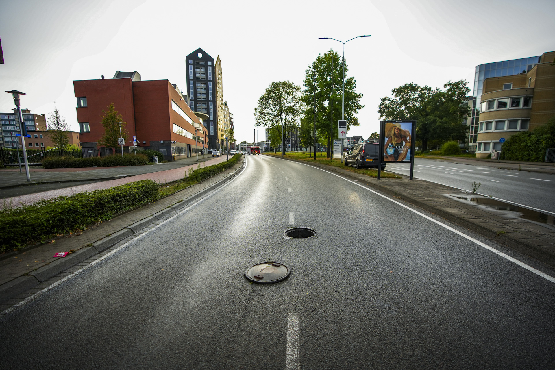 Tientallen auto’s met schade door losse putdeksels