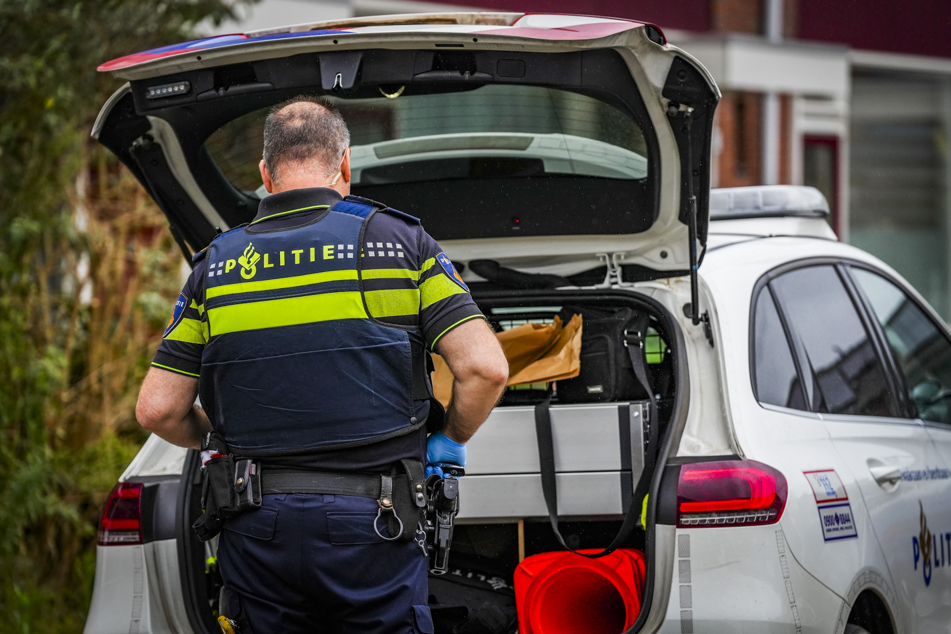 UPDATE: Gevluchte man (41) aangehouden: vrouw neergestoken in bijzijn van drie jonge kinderen