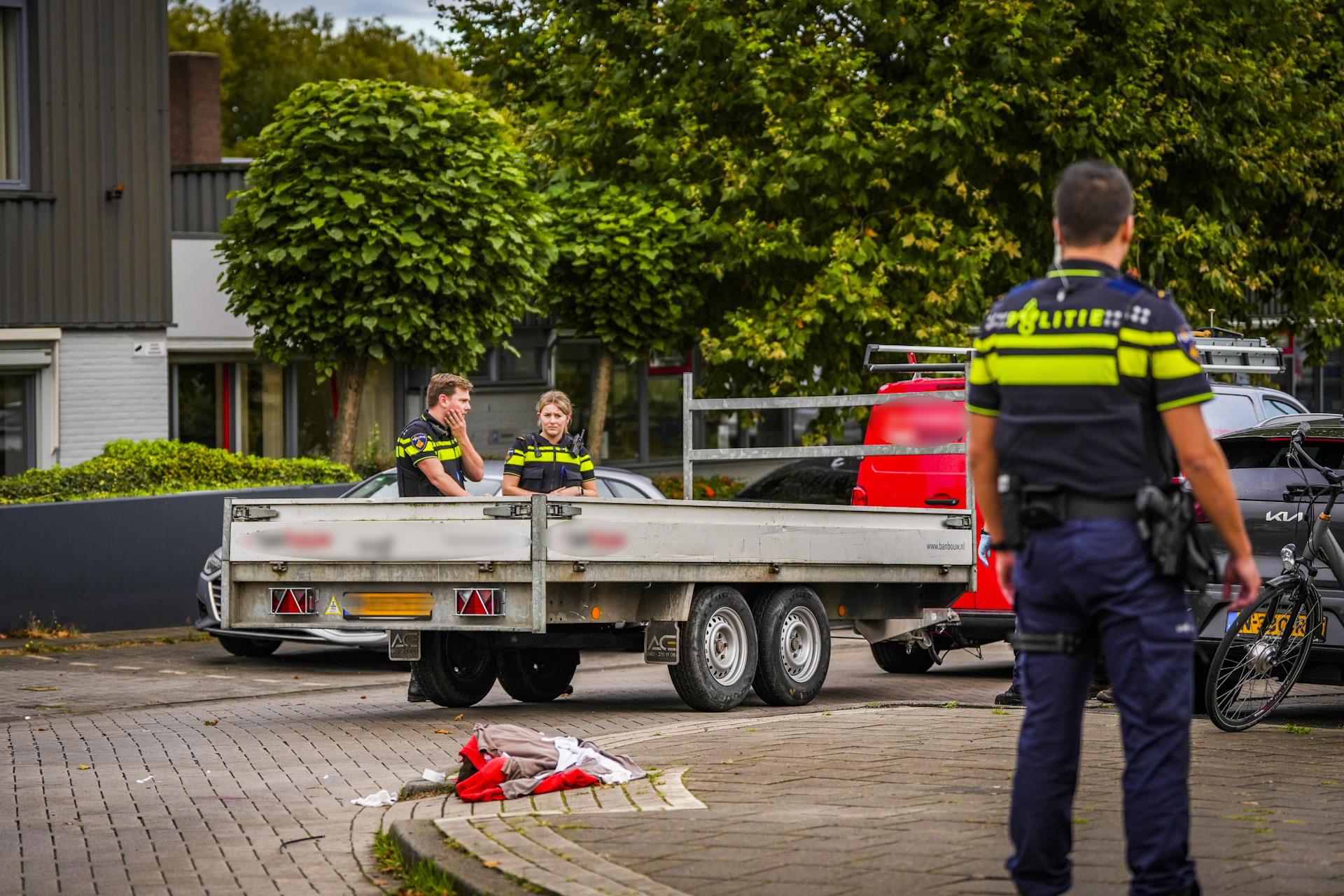Fietser overreden door aanhanger na aanrijding en raakt zwaargewond