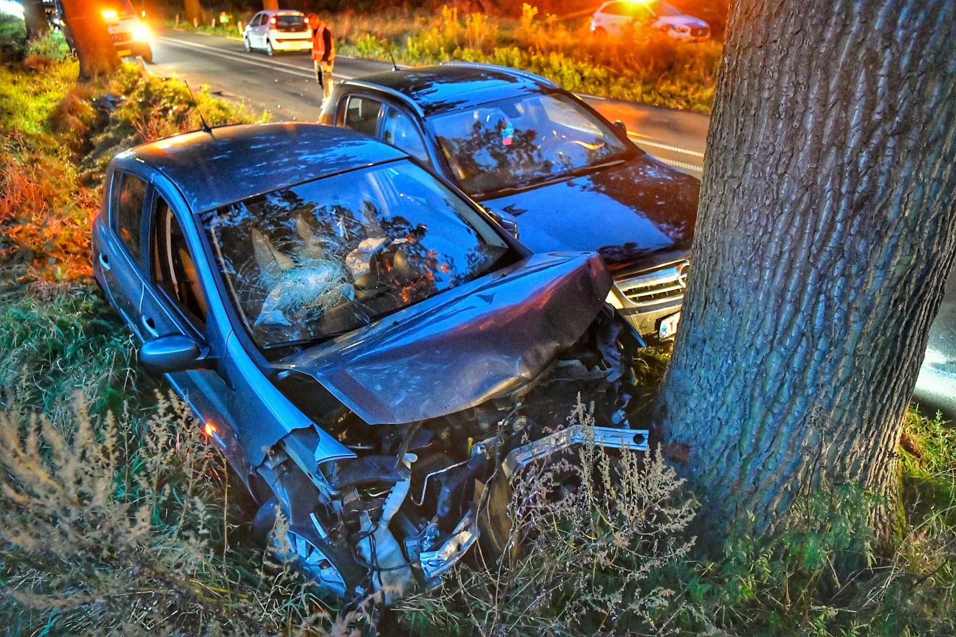 Vrouw gewond na botsing tussen drie auto’s