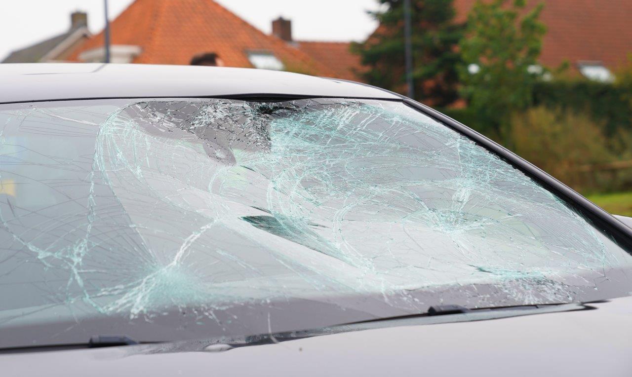 Jongen (13) raakt zwaargewond bij botsing met auto
