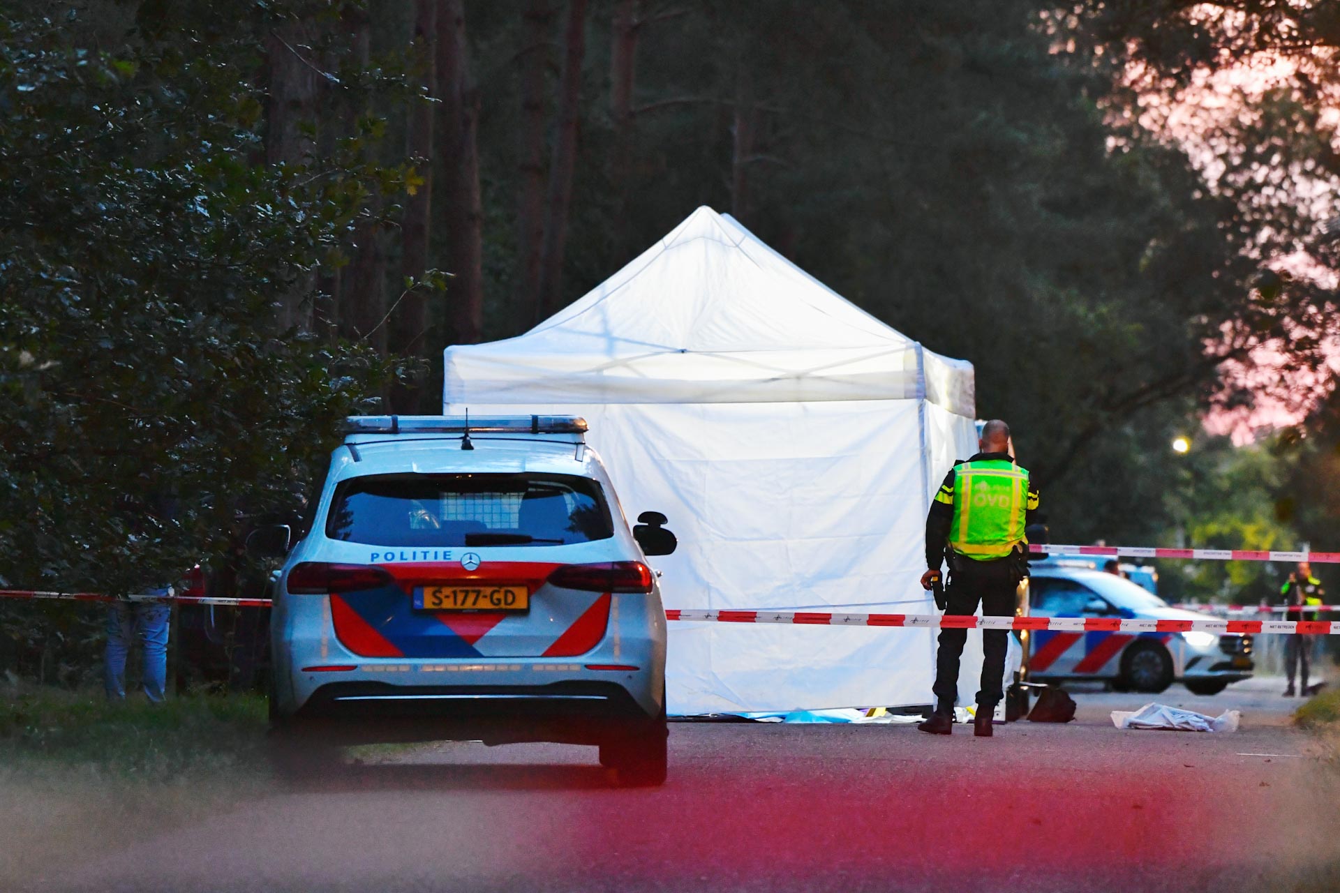 Dode gevonden in auto, politie houdt rekening met misdrijf