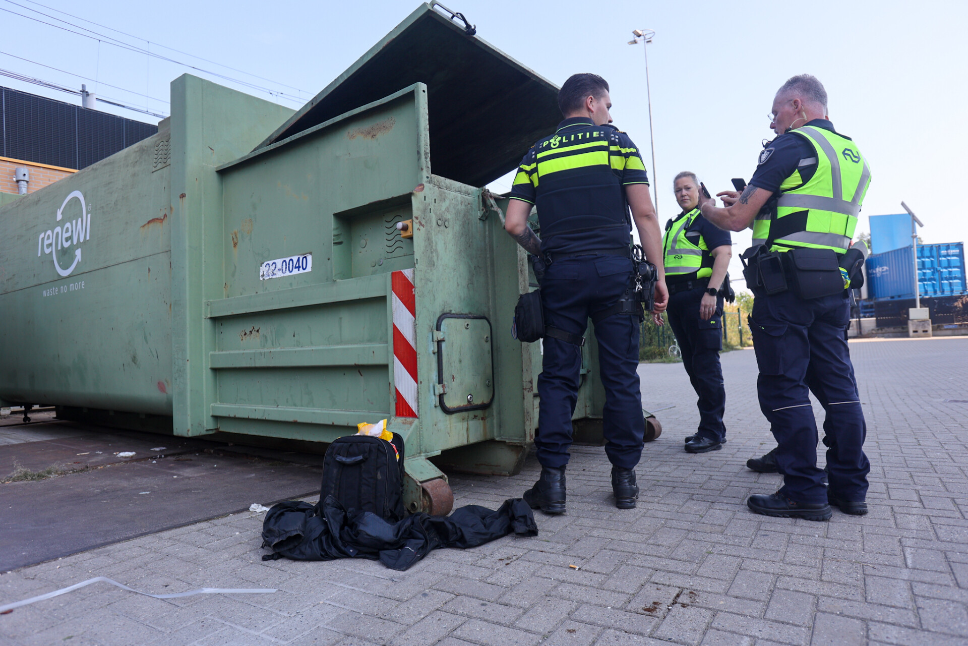 Hulpdiensten rukken weer uit voor man in container