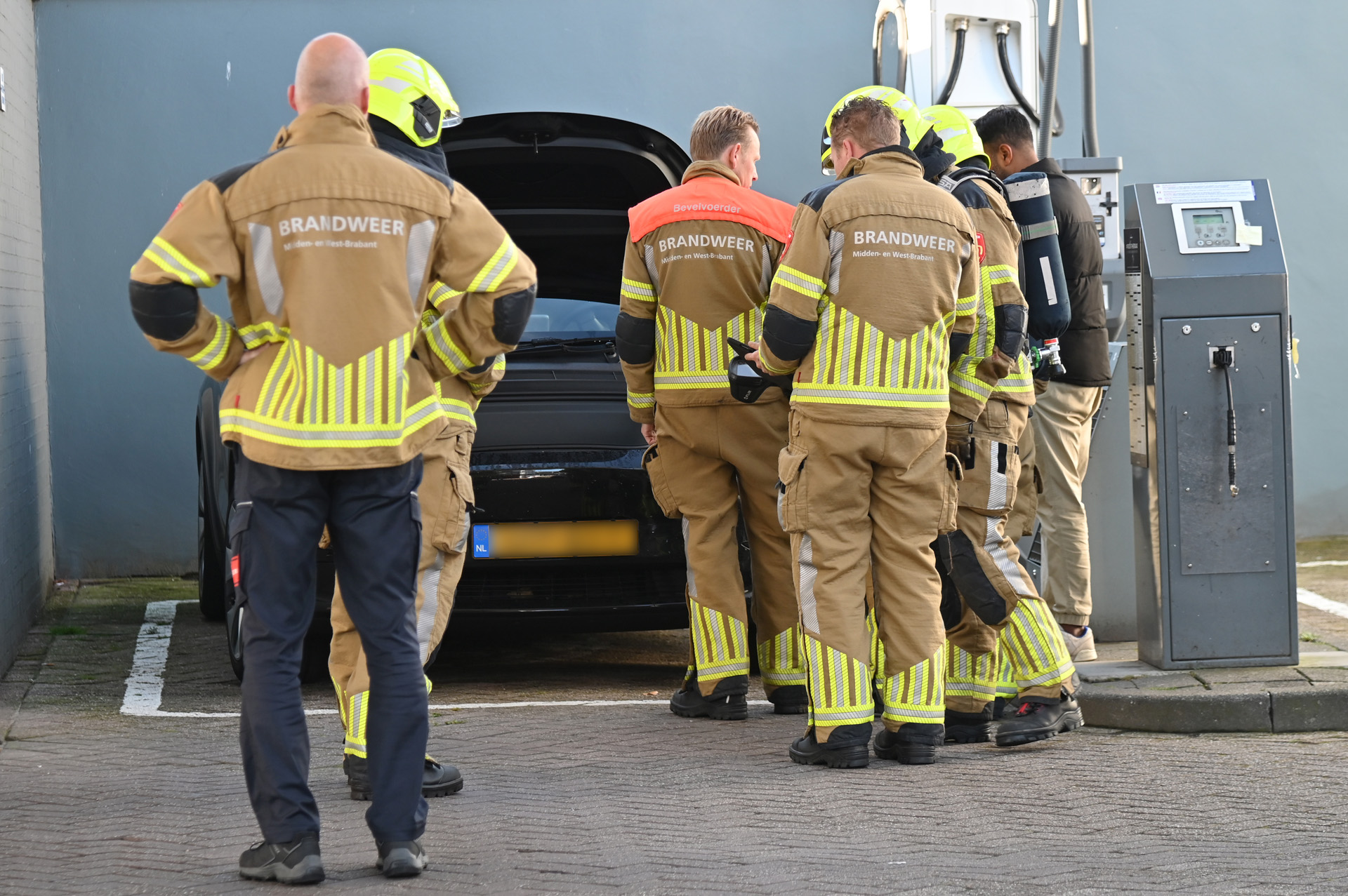 Tankstation afgezet na brandmelding in Tesla