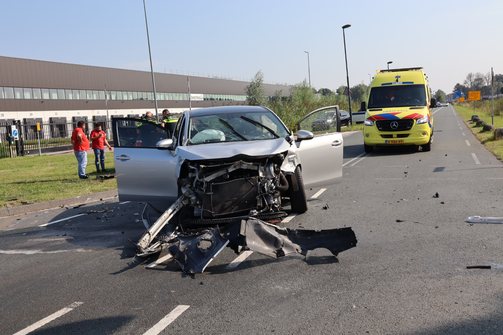 Twee auto’s total loss na ongeval, drie lichtgewonden