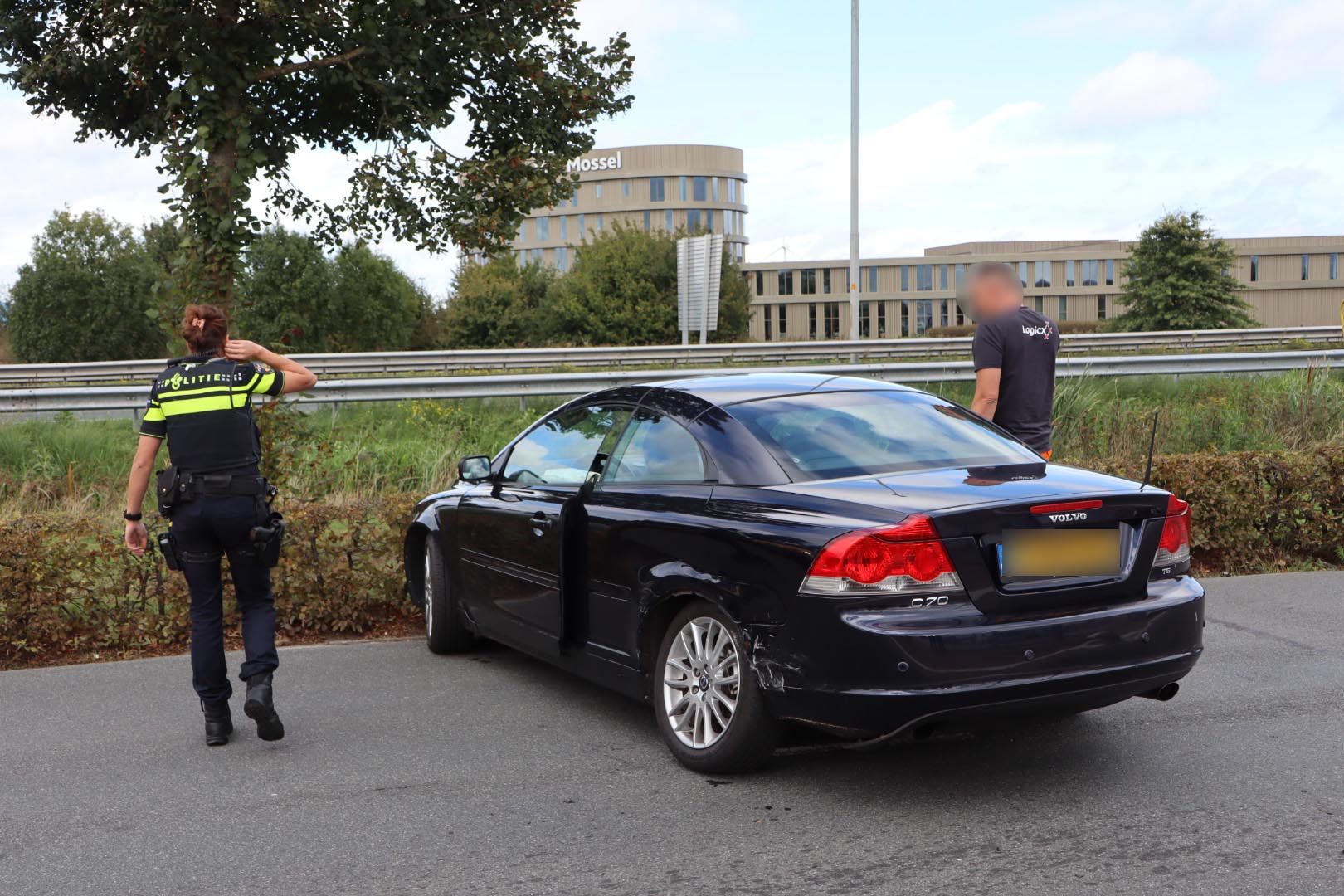 Jonge vrouw gewond bij aanrijding