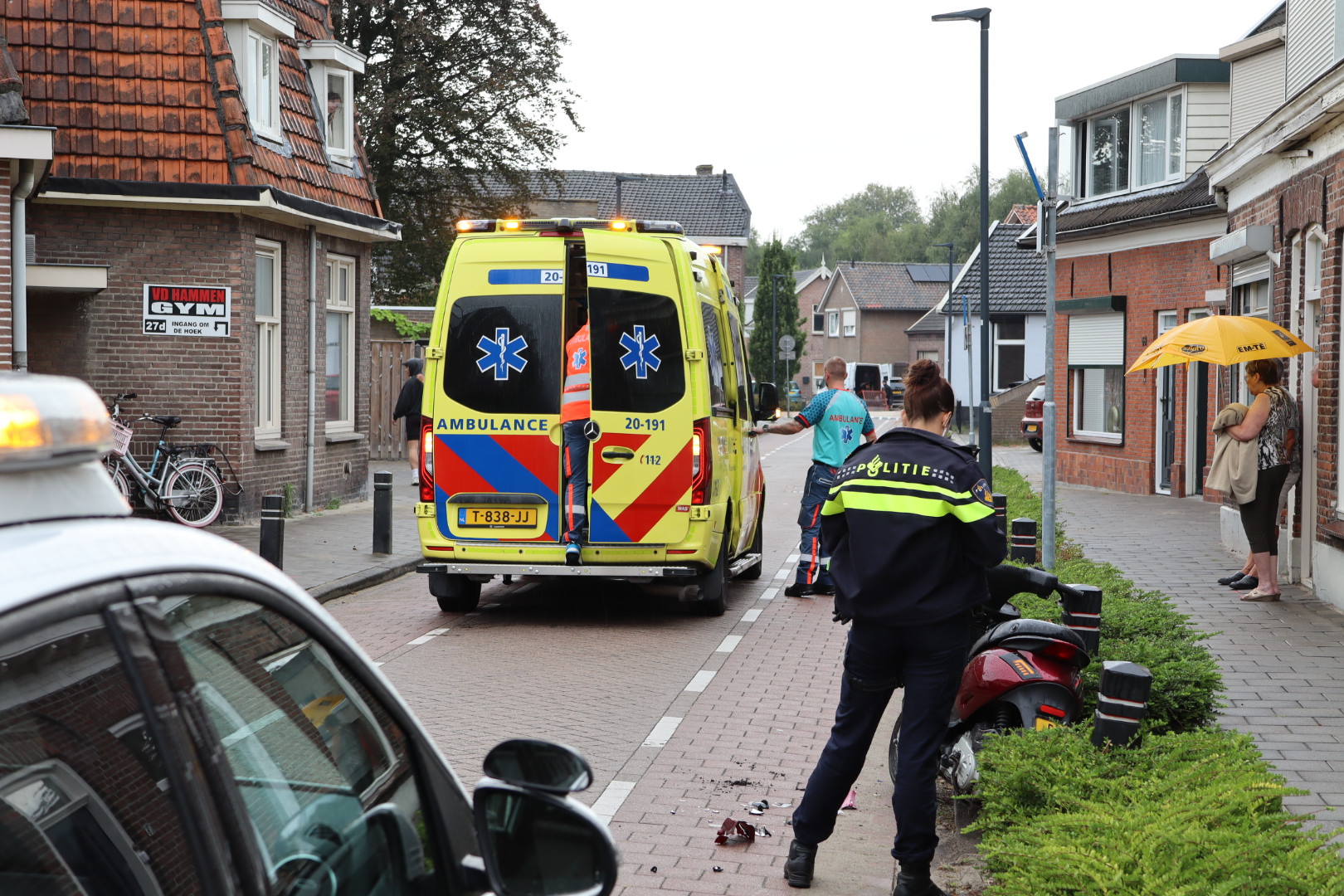 Scooterrijder gewond na botsing met bestelwagen
