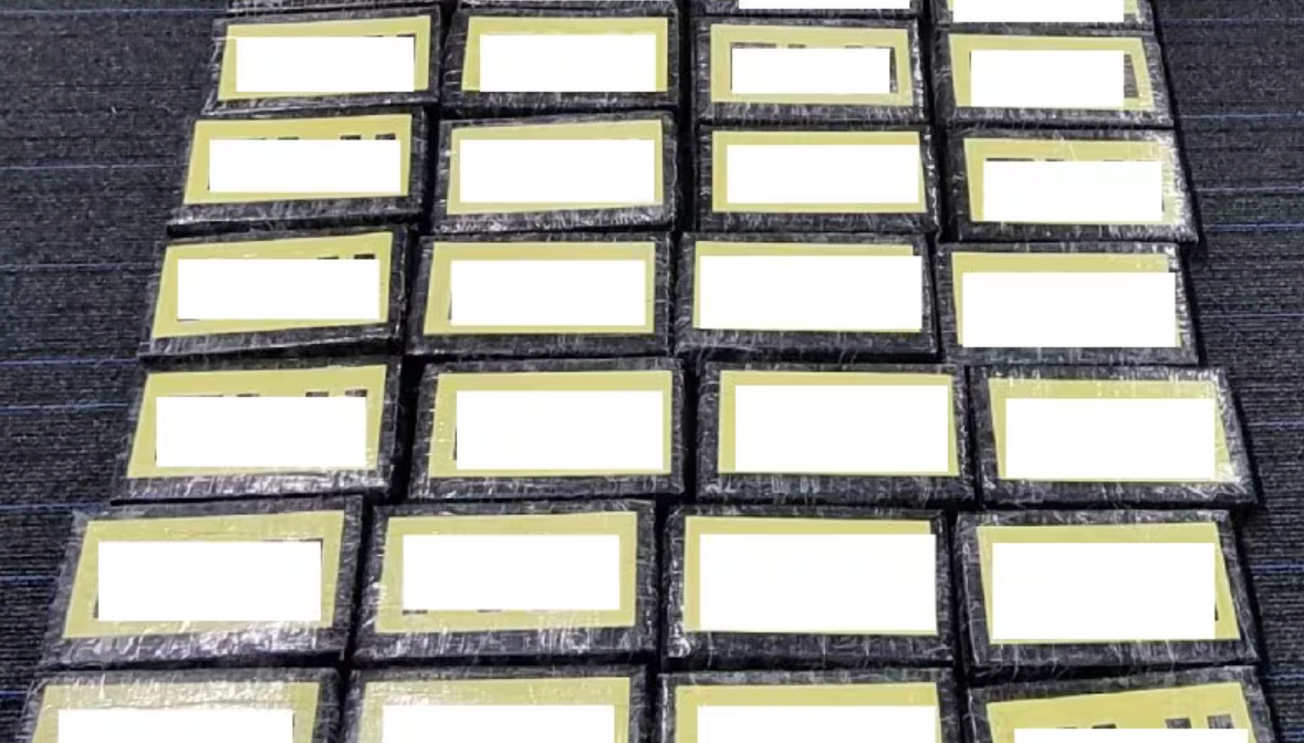 Tweeëndertig pakketten cocaïne in beslag genomen