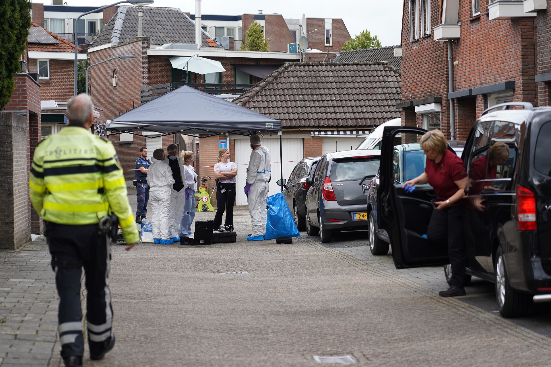 Dode vrouw aangetroffen, politie doet groot onderzoek