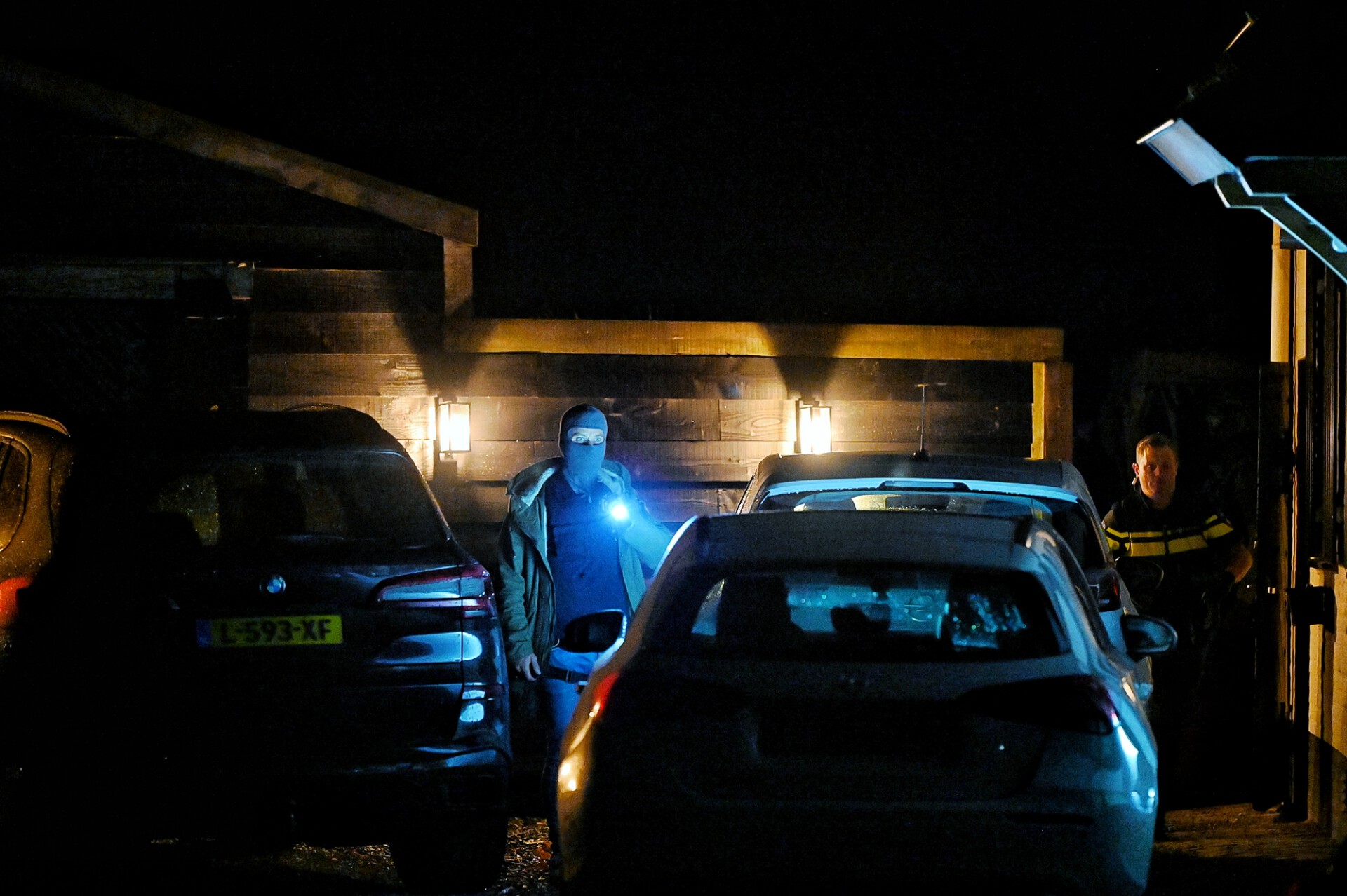 30-jarige opgepakt na verdenking van organiseren illegaal kaartspel in schuur