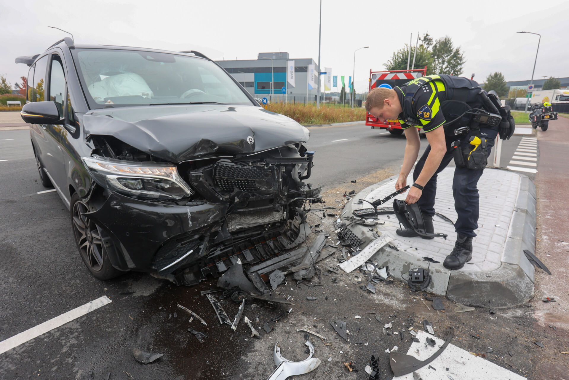 Ravage na botsing tussen auto en bestelbus