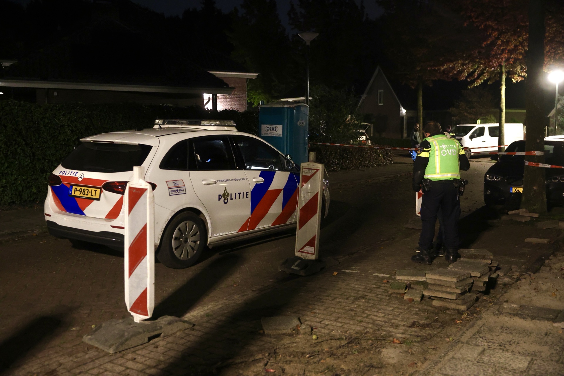 Woning beschadigd door explosie, omgeving afgesloten