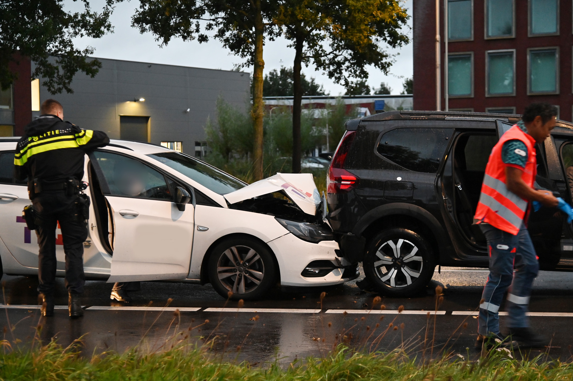 Gewonde na kop-staart botsing met drie auto’s
