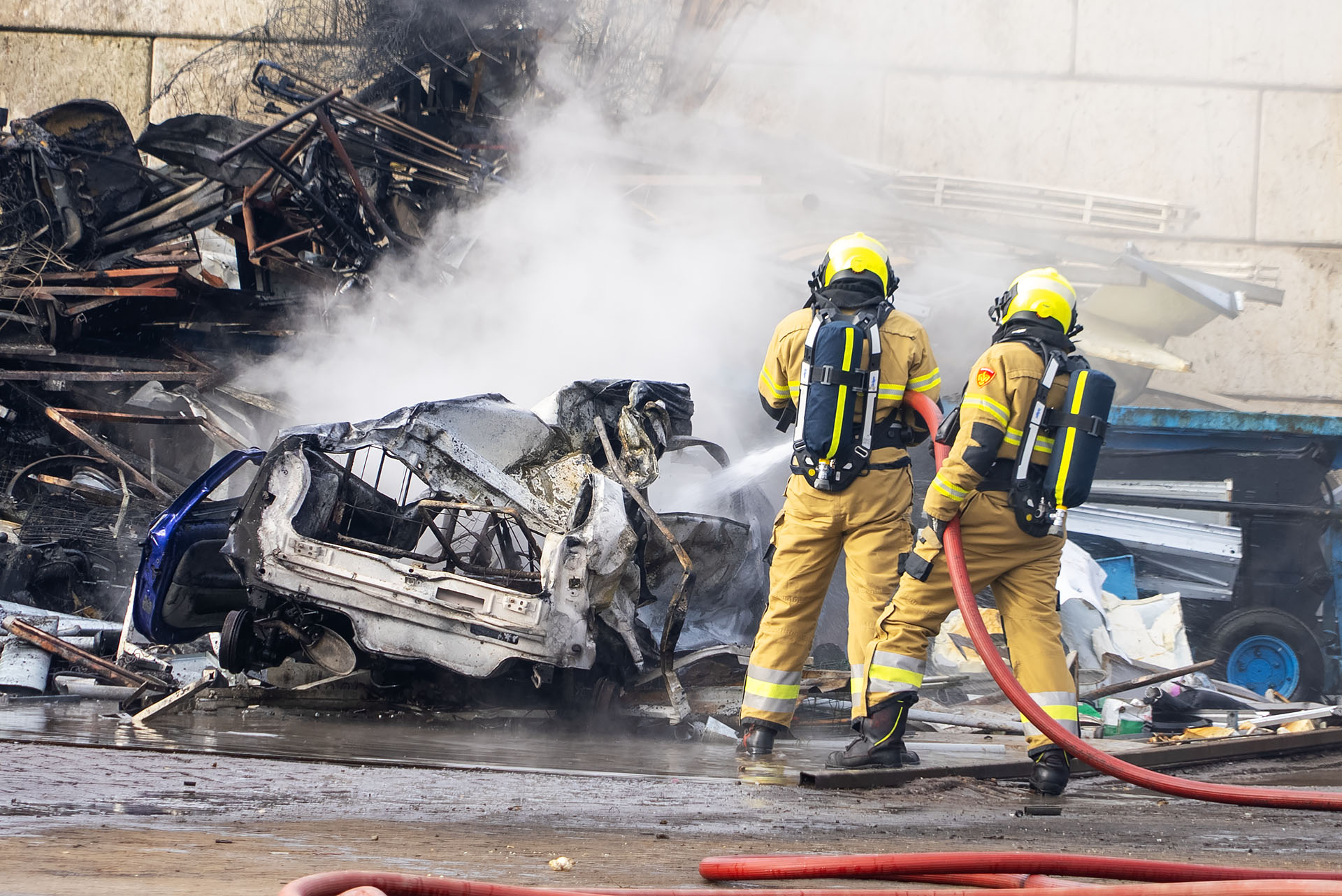 Brand bij metaalrecyclingbedrijf snel onder controle