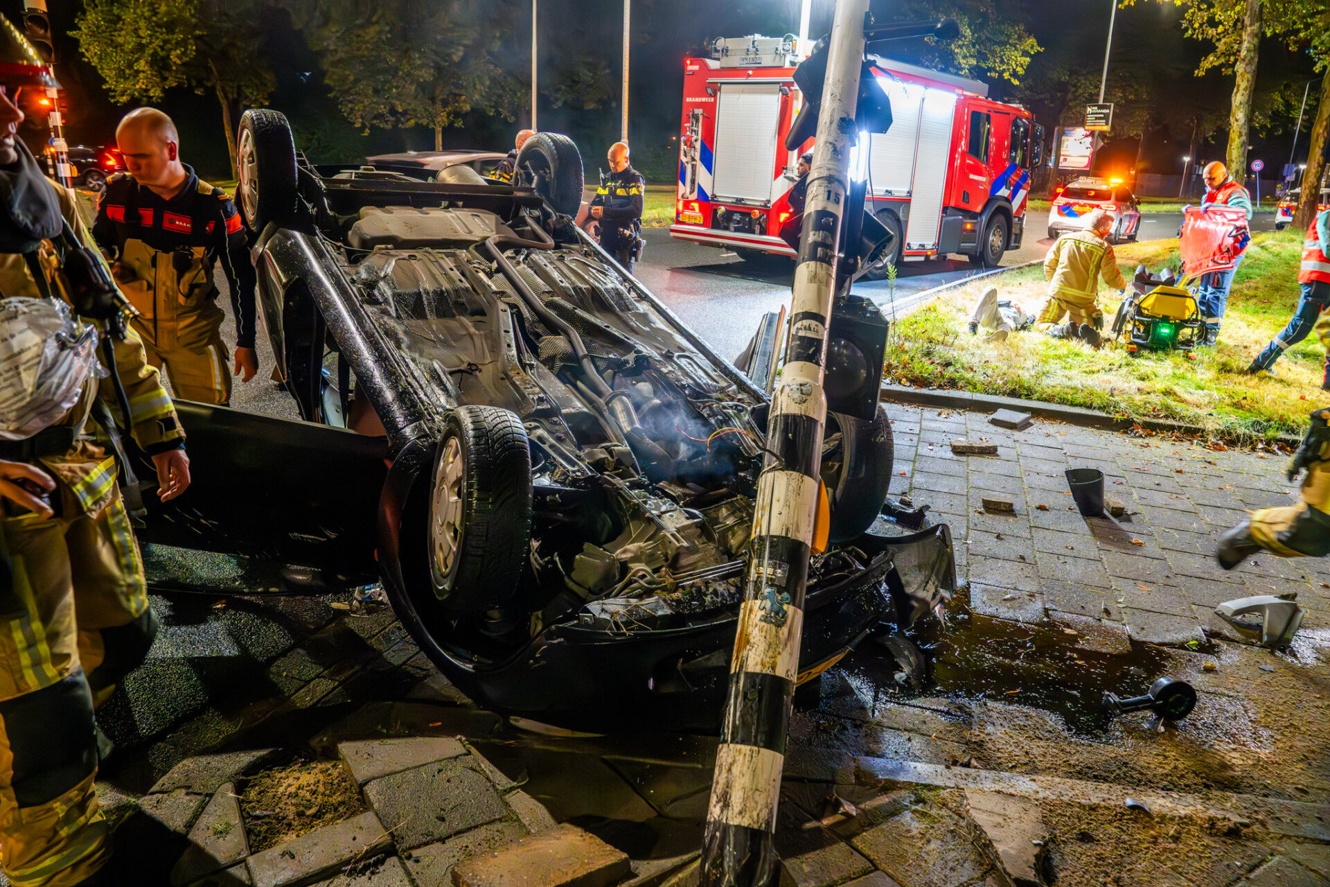 Dronken automobilist veroorzaakt ravage en raakt gewond