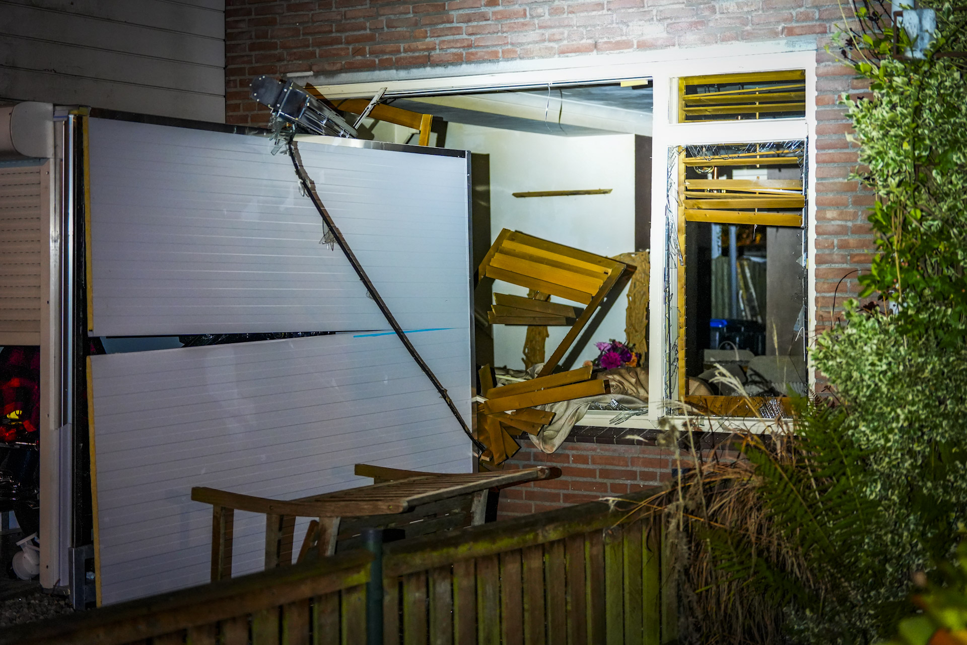 VIDEO: Drie gewonden en forse schade na explosie in woning