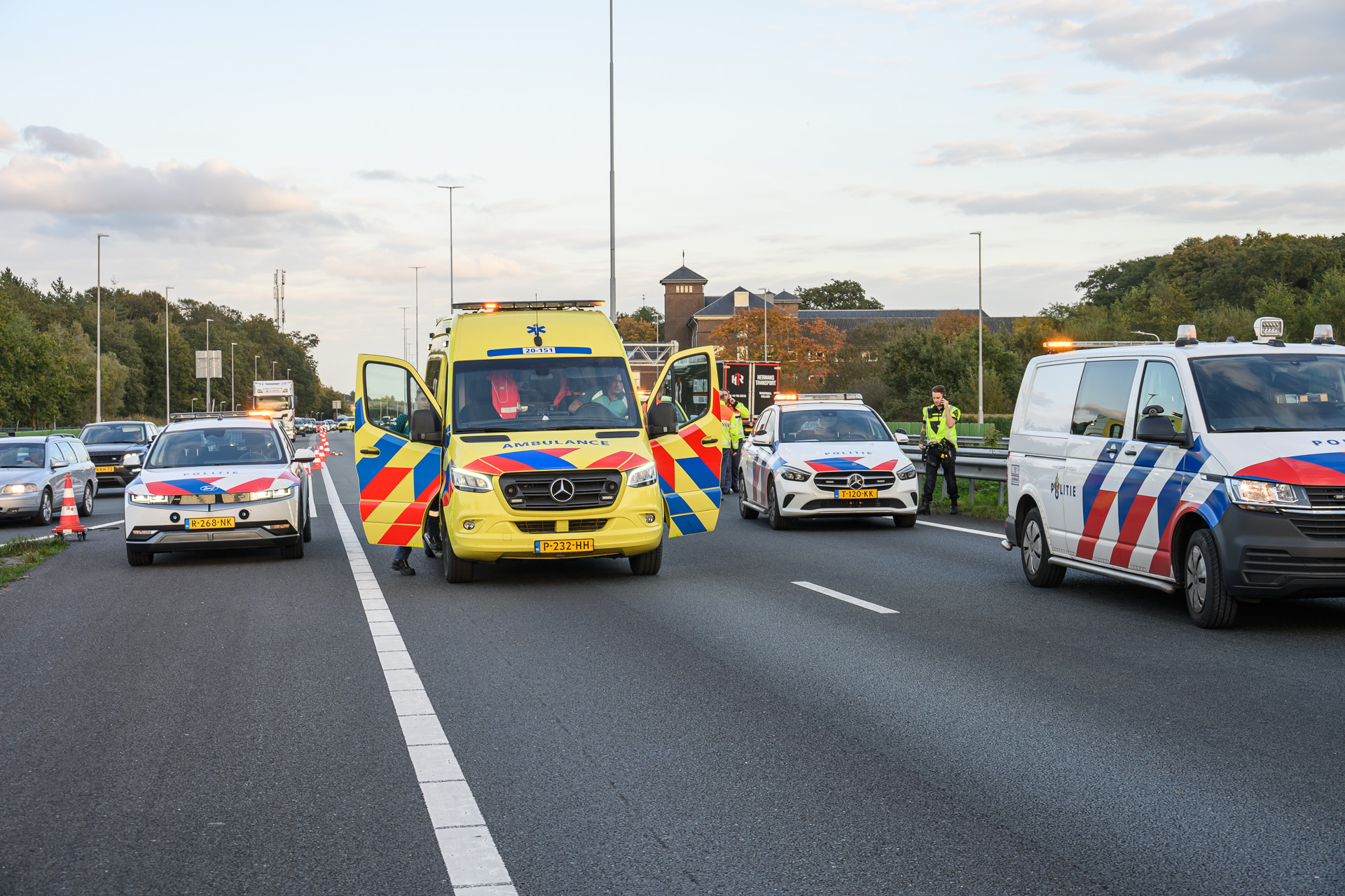 Lange File Na Ongeval Met Drie Autos N Slachtoffer Naar Ziekenhuis