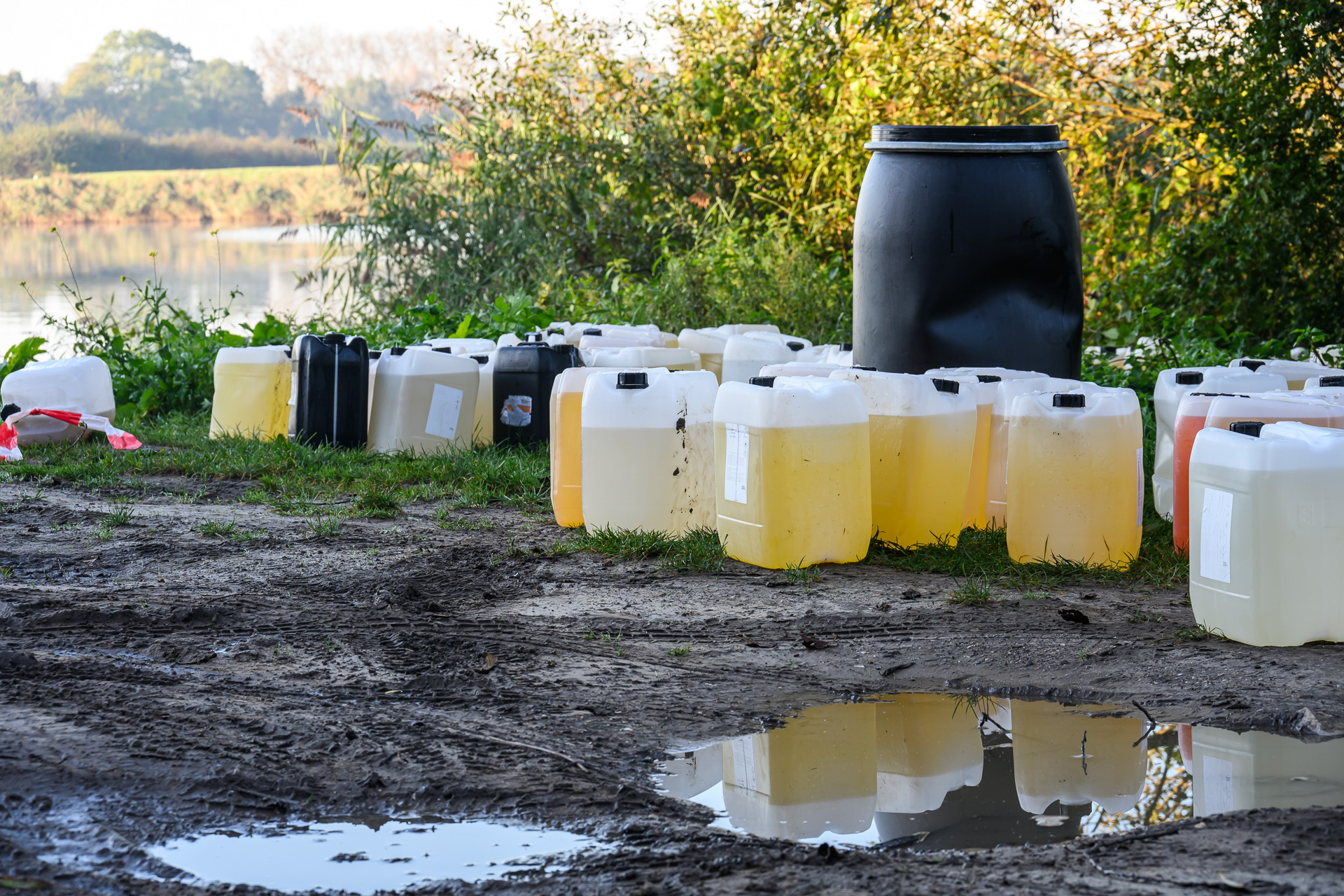 Tientallen vaten gevonden in buitengebied