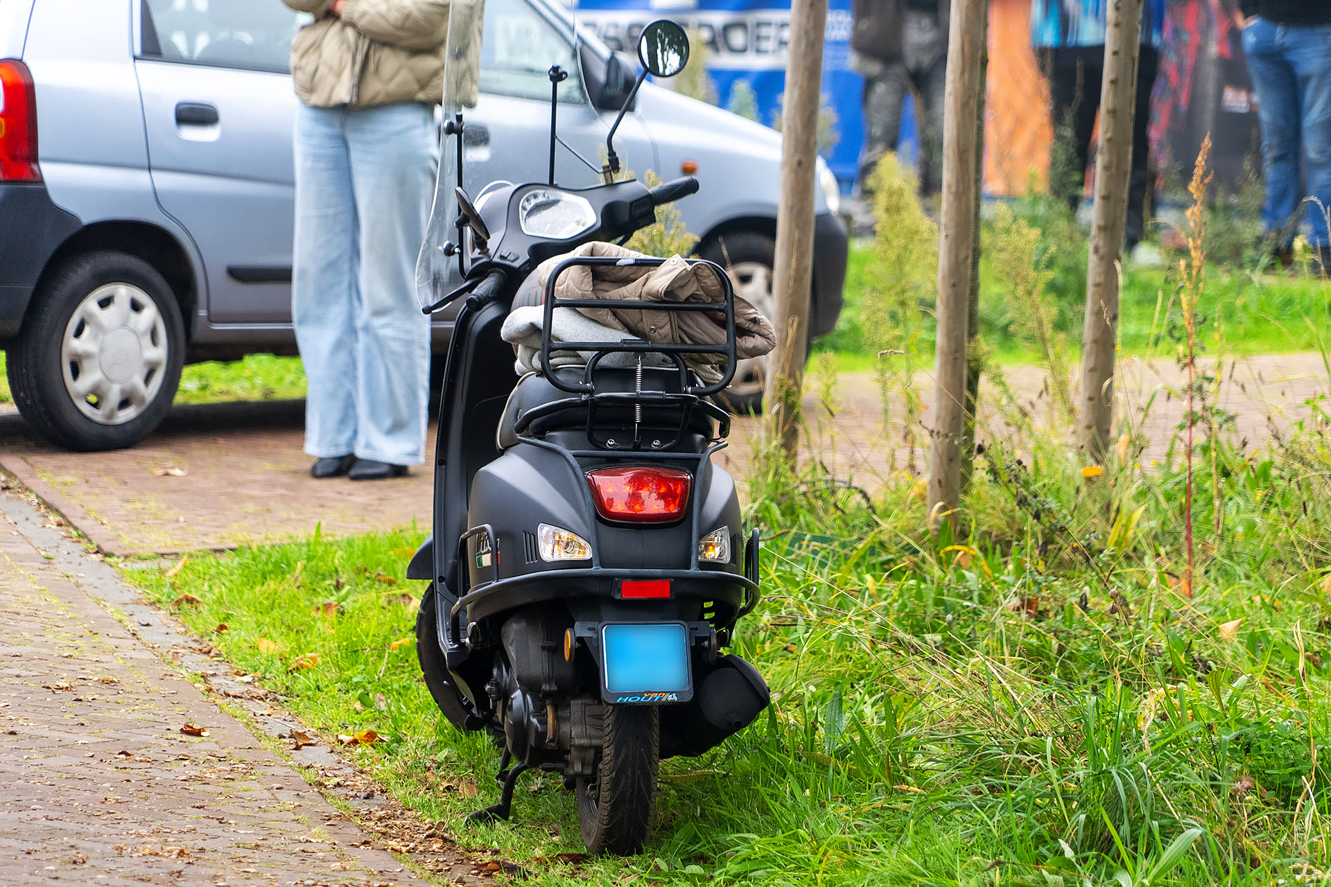 Scooterrijdster lichtgewond na aanrijding met auto op kruising
