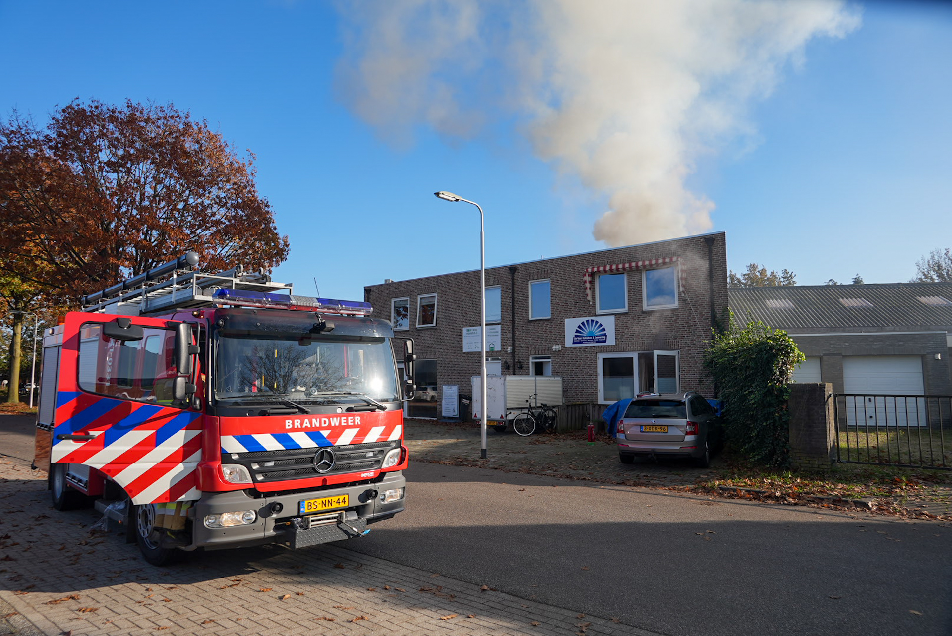 Brand verwoest bedrijfspand in Oss: “Alles is weg”