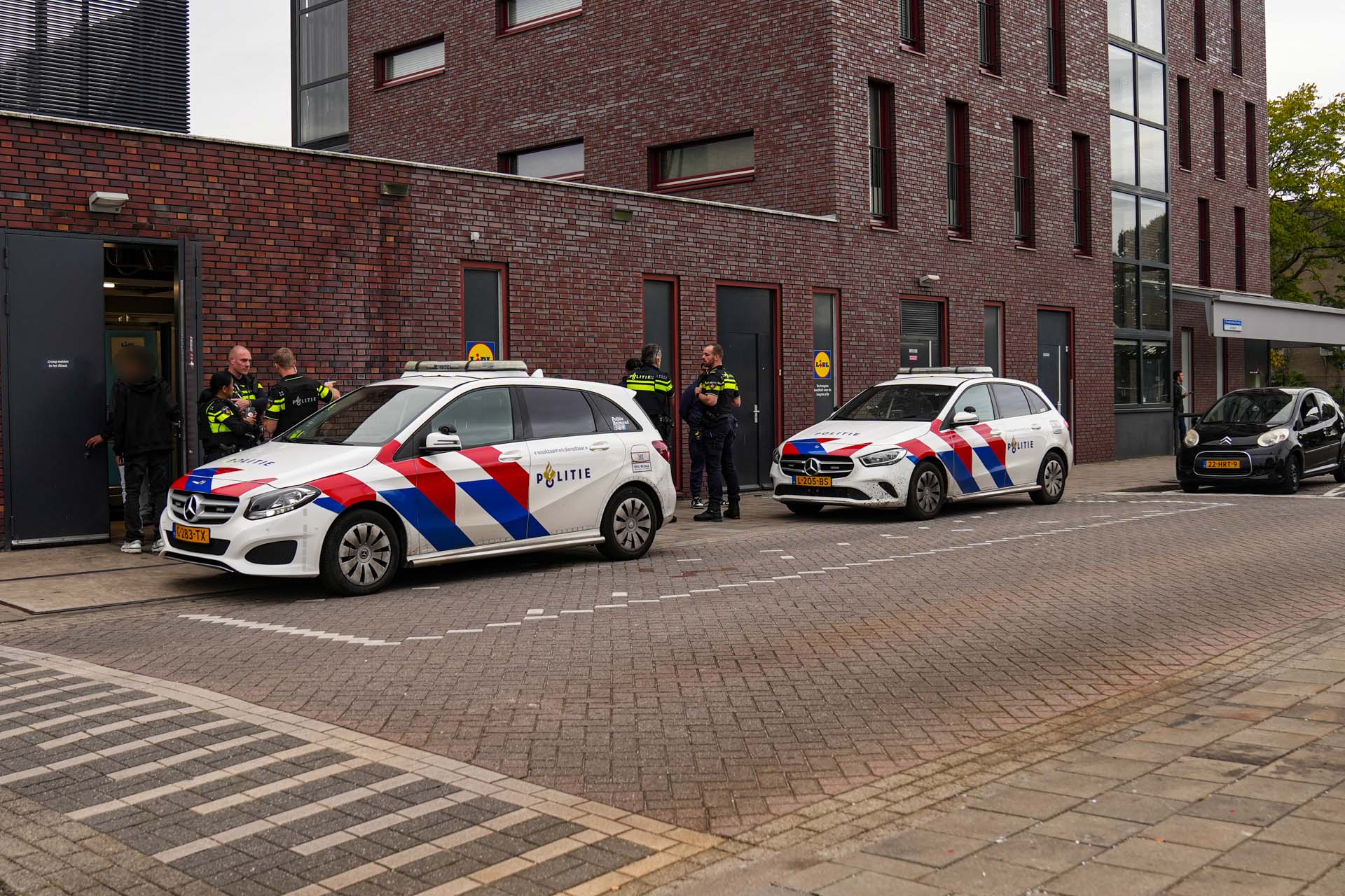 Geweldsincident houdt politie bezig, helikopter gebruikt bij zoektocht