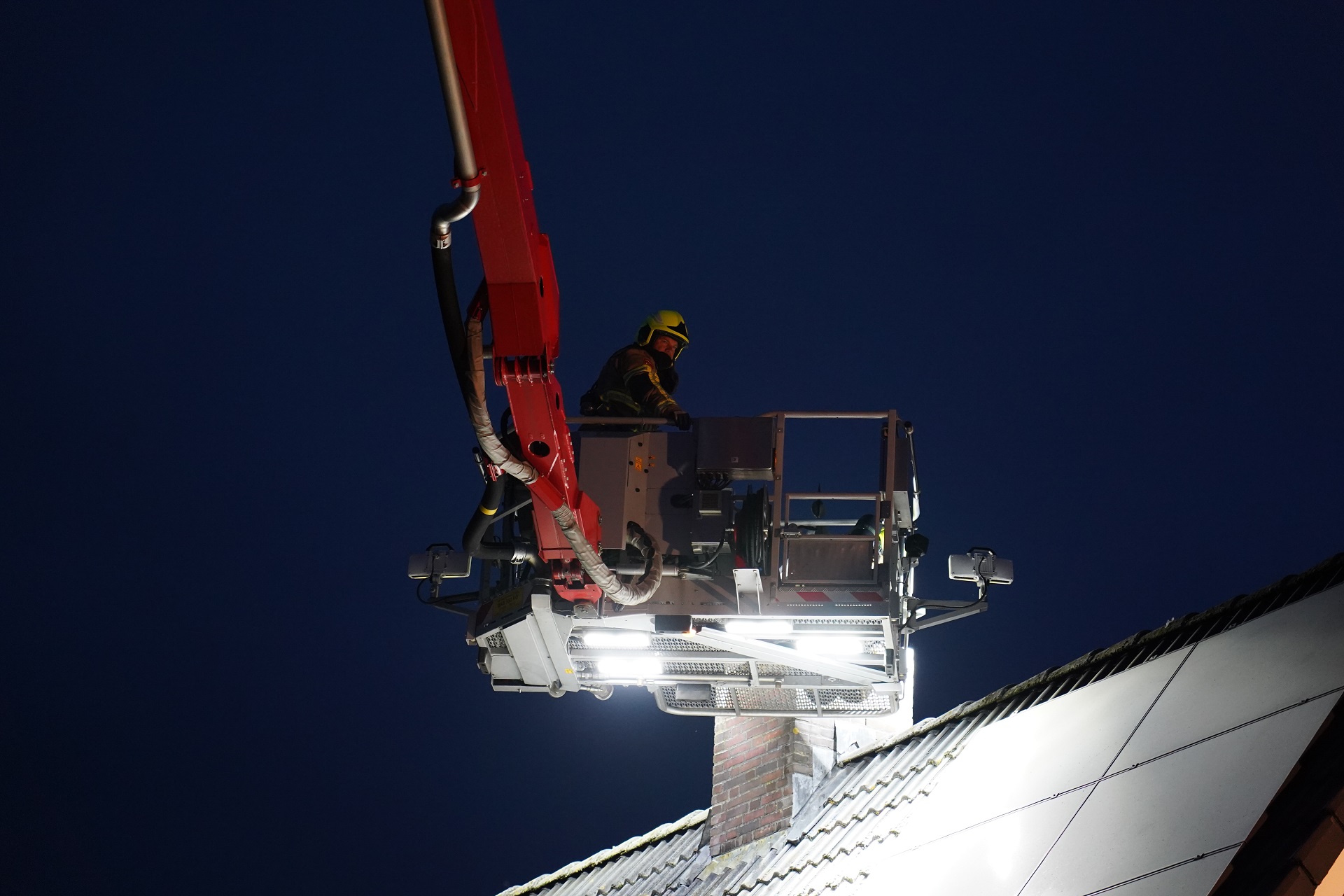 Schoorsteenbrand snel onder controle