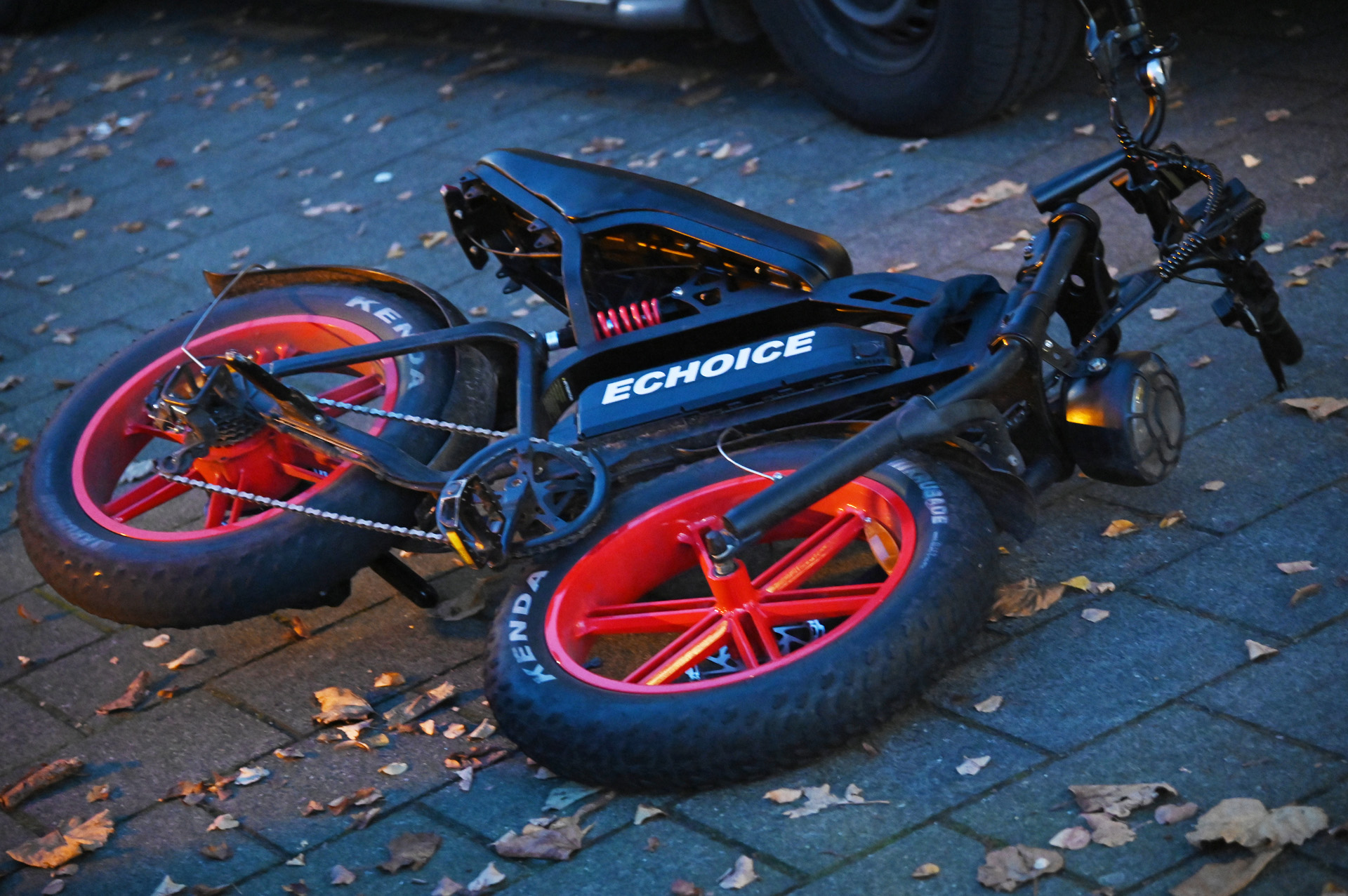 Fatbike kapot na aanrijding met bestelwagen
