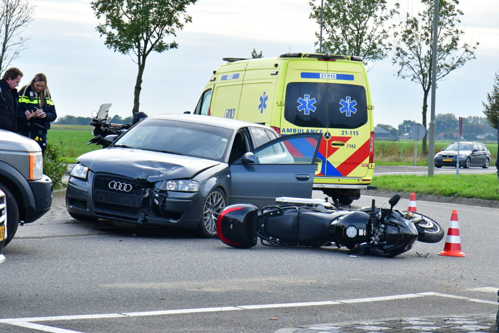 Motorrijder raakt gewond bij ongeluk op rotonde