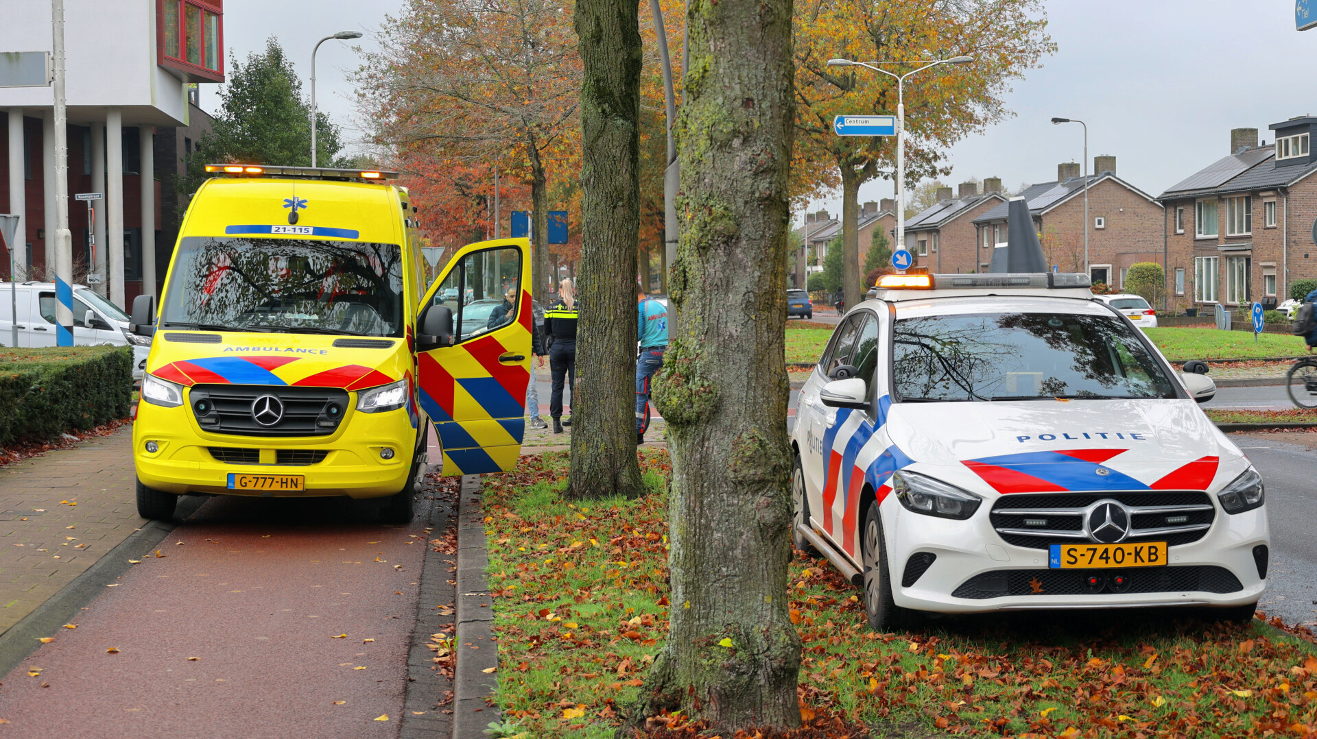 Jonge jongen aangereden op rontonde