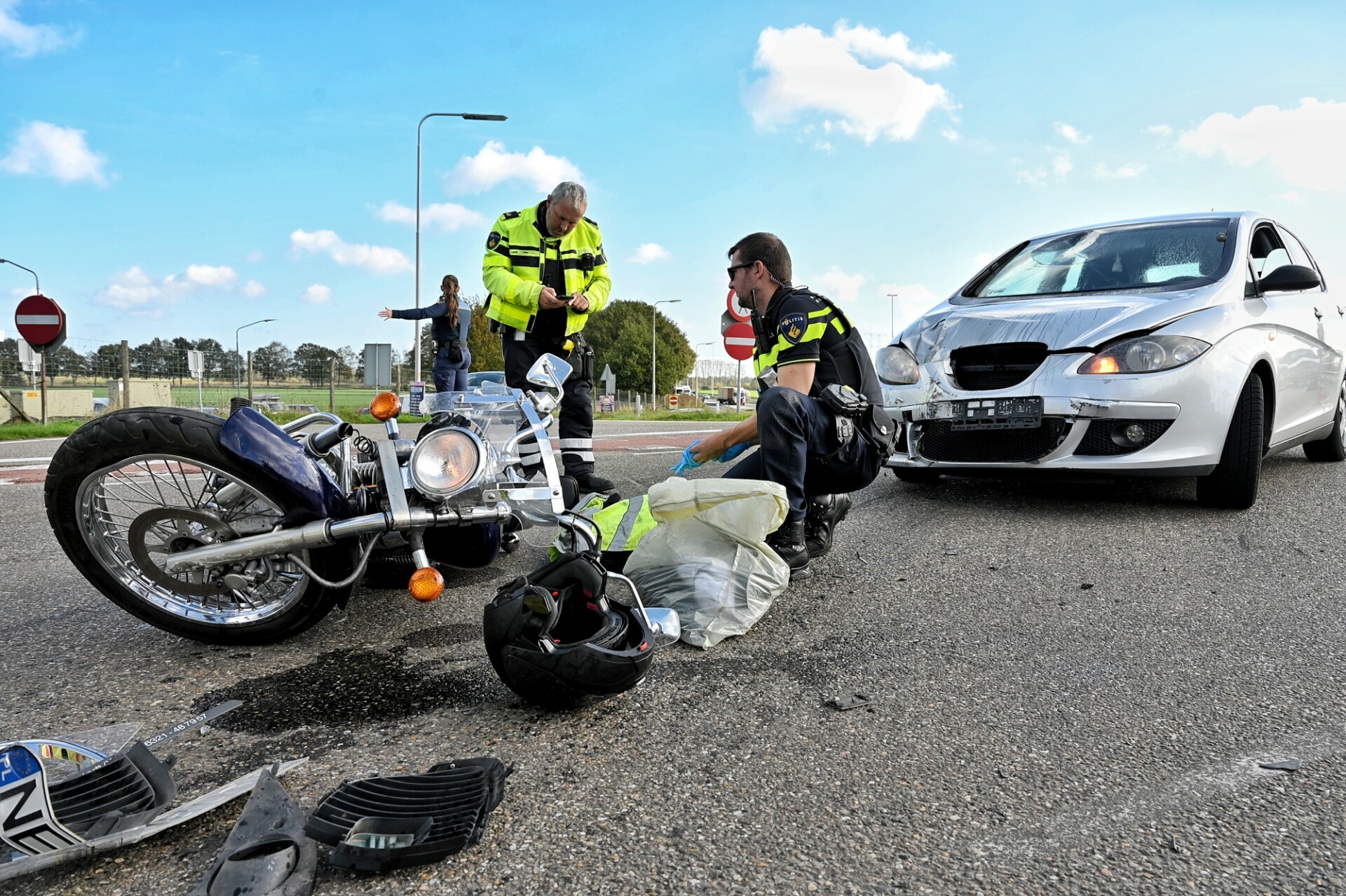 Motorrijder gewond na aanrijding met auto
