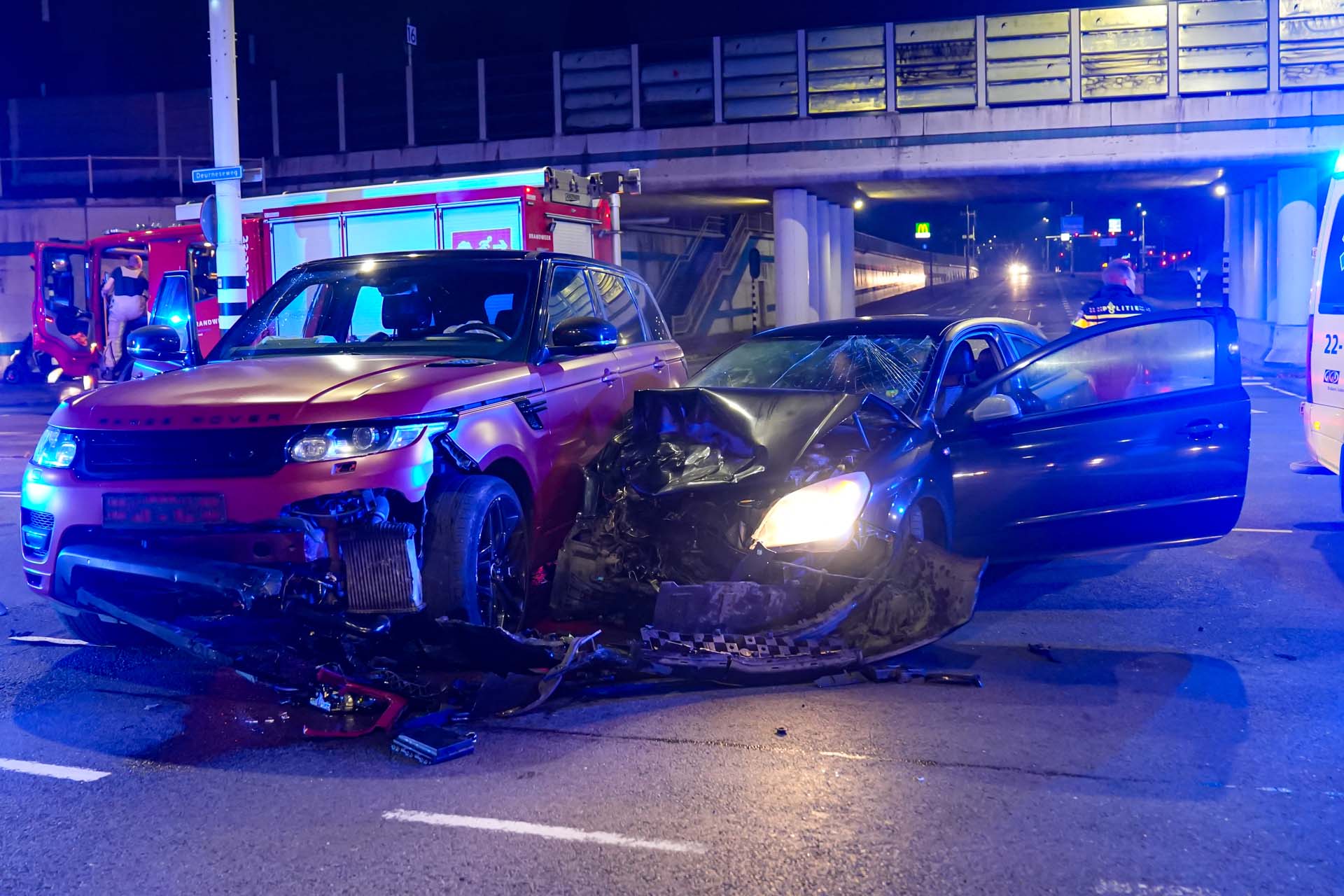 Automobilist vlucht na ongeval, inzittende gewond naar ziekenhuis