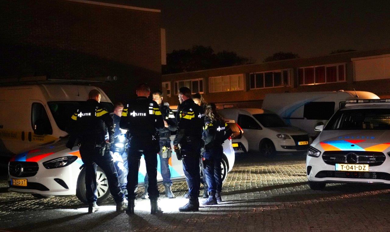 Ruim tien mensen op de vuist, agenten rukken uit voor schietpartij