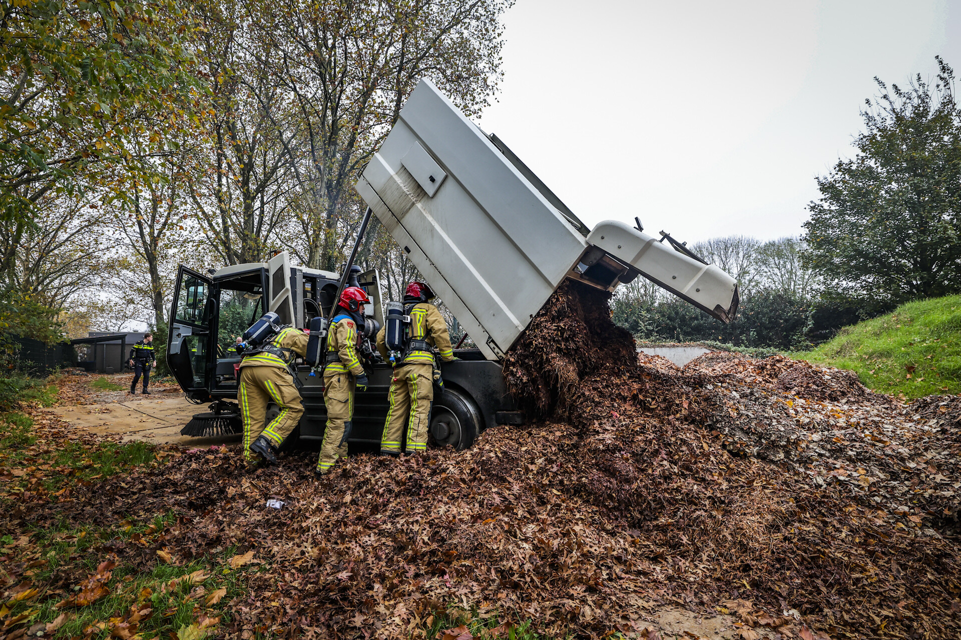 Veegwagen vat vlam tijdens werkzaamheden